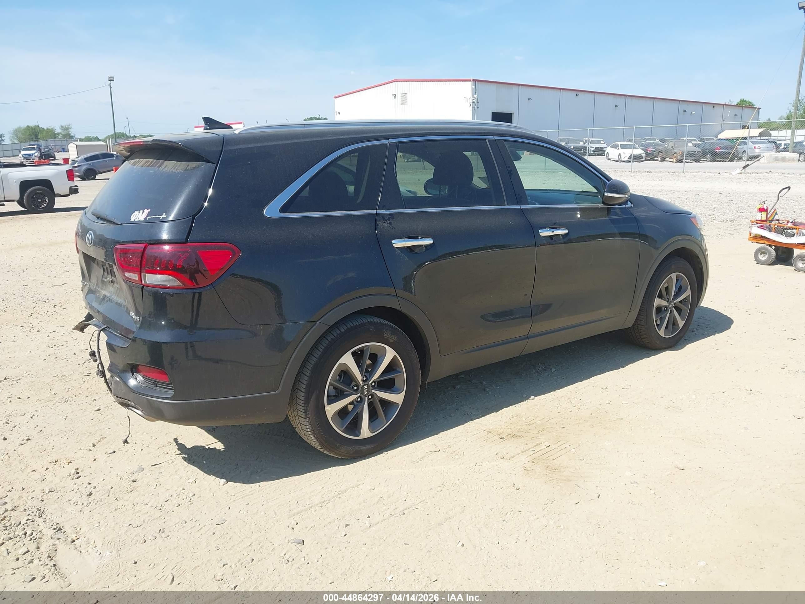 KIA SORENTO image 4