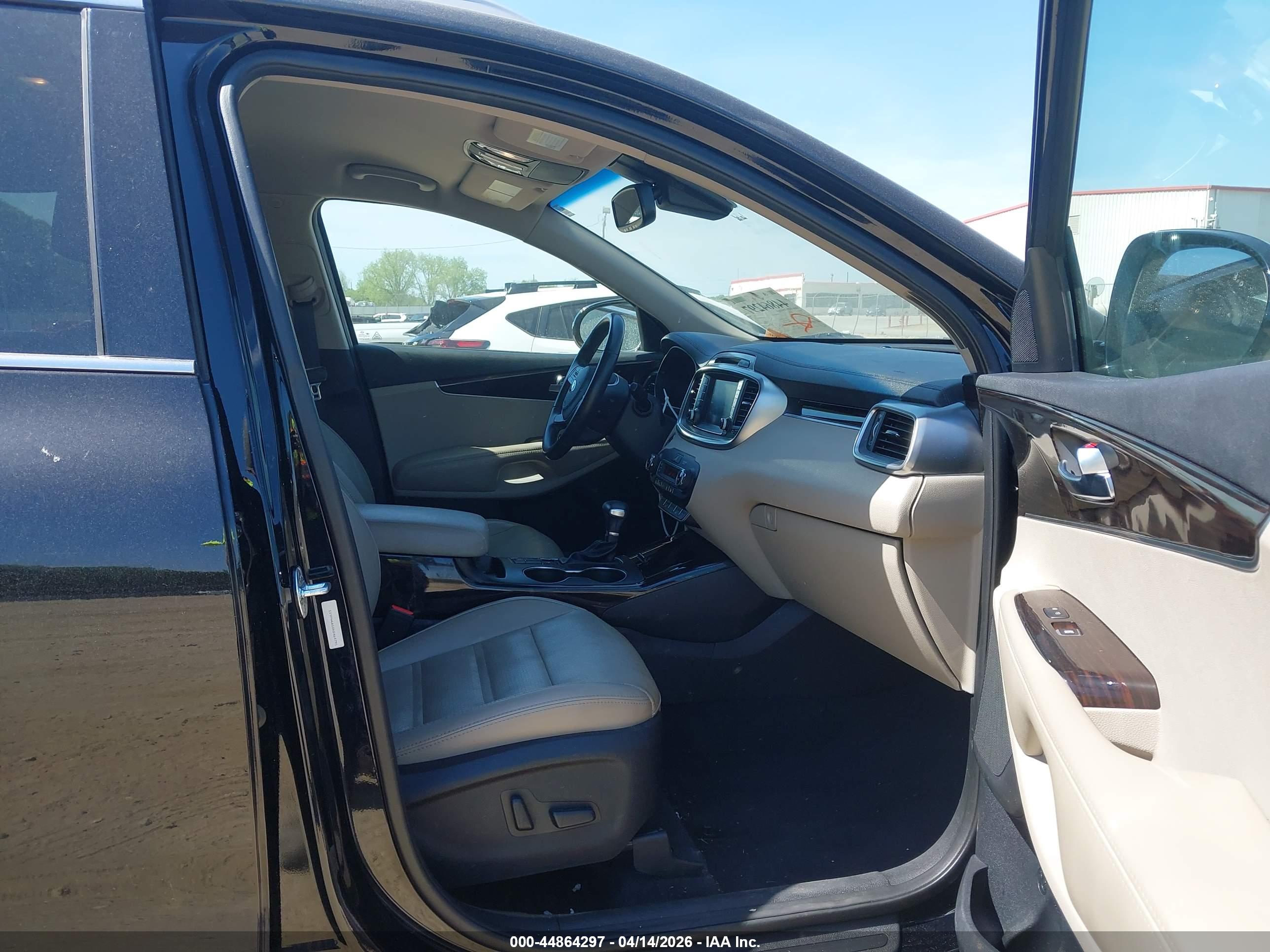KIA SORENTO image 5