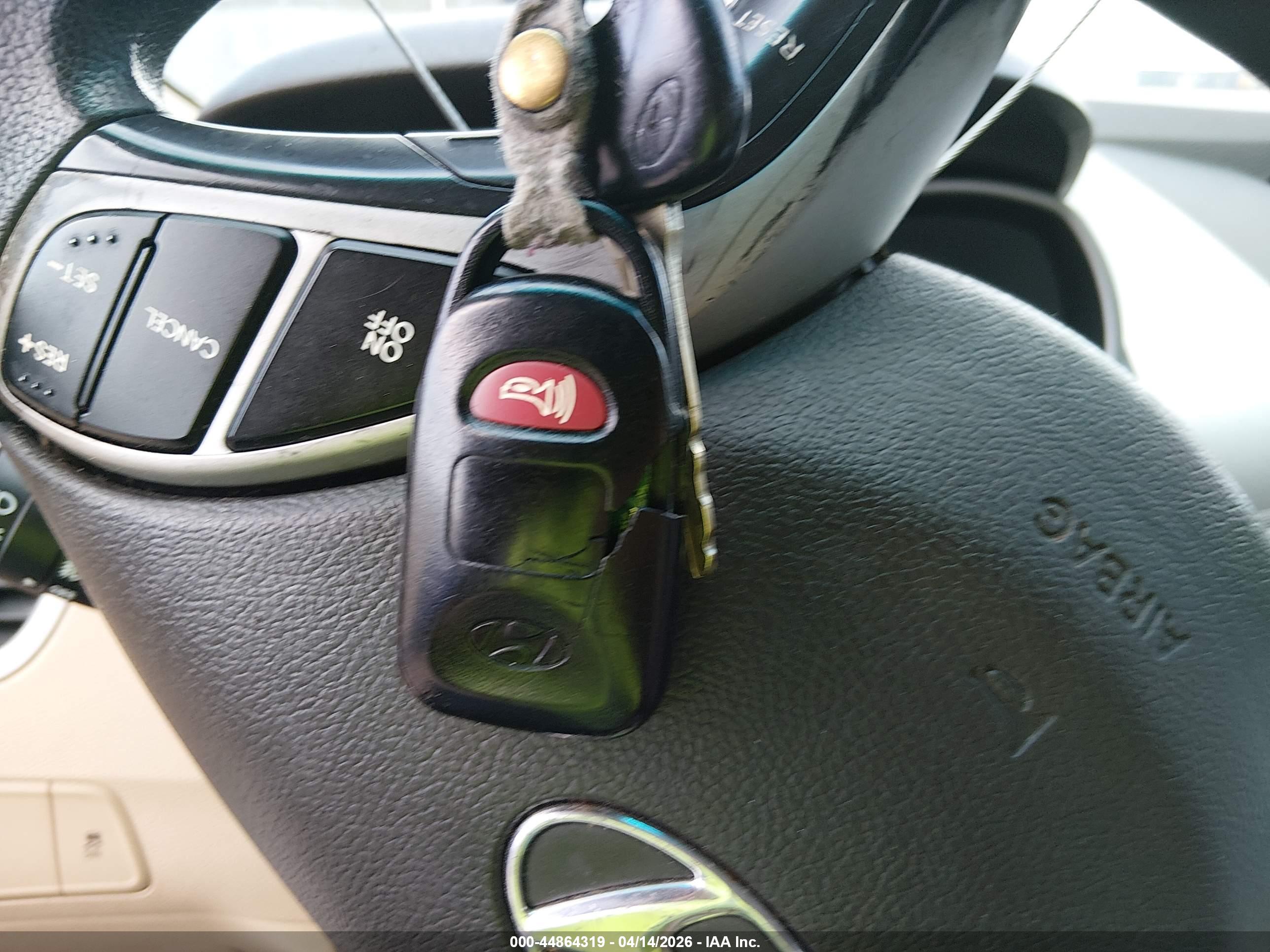 HYUNDAI ELANTRA image 11