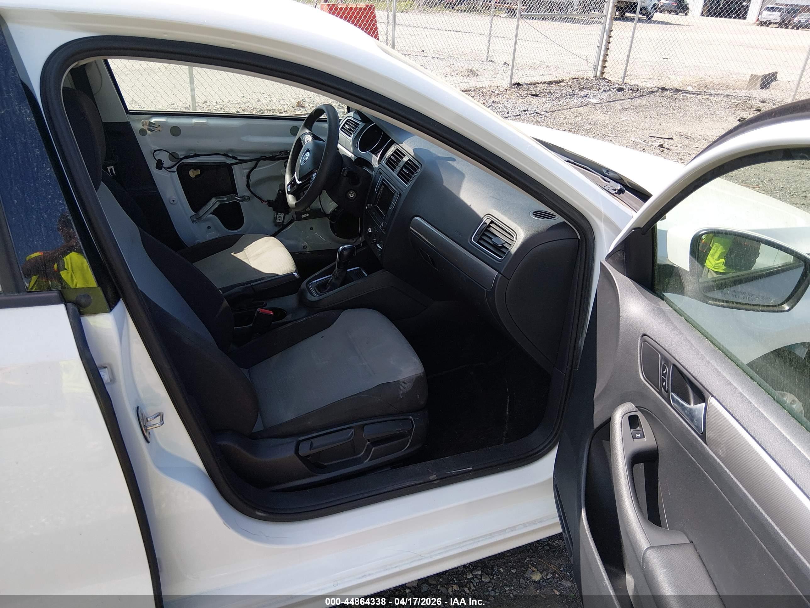 VOLKSWAGEN JETTA image 5