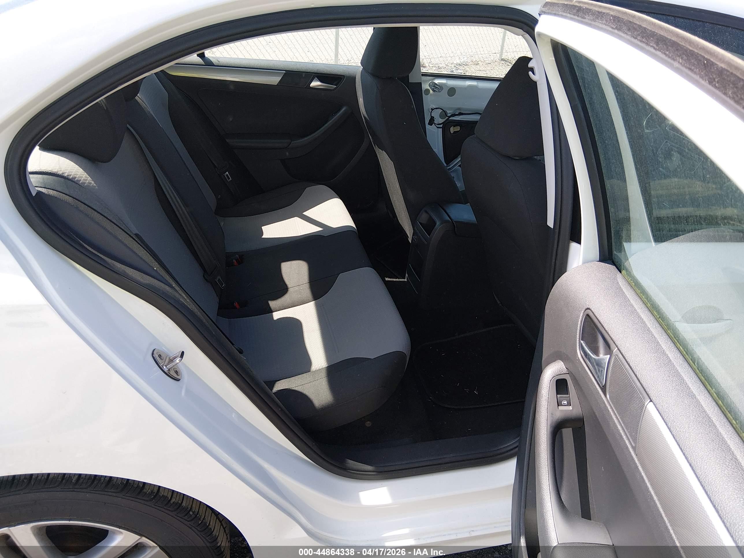 VOLKSWAGEN JETTA image 8
