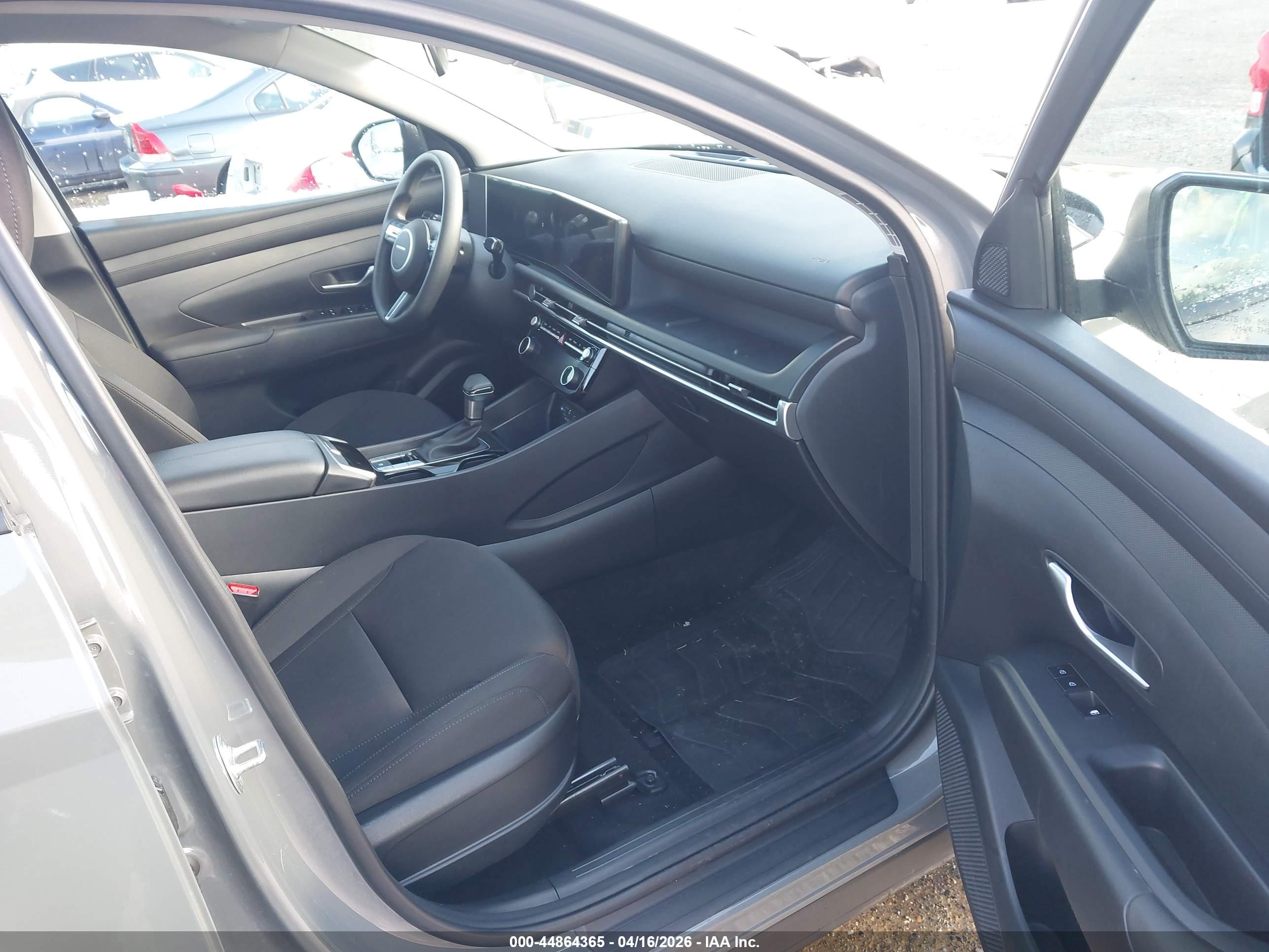 HYUNDAI TUCSON image 5
