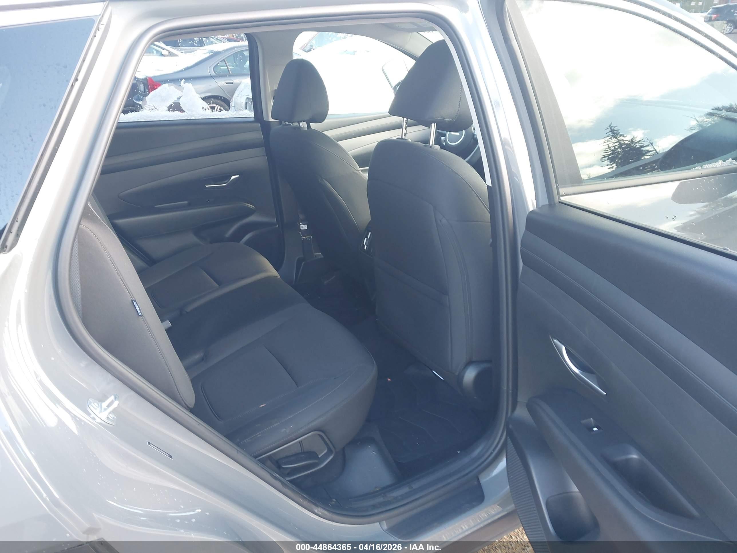 HYUNDAI TUCSON image 8