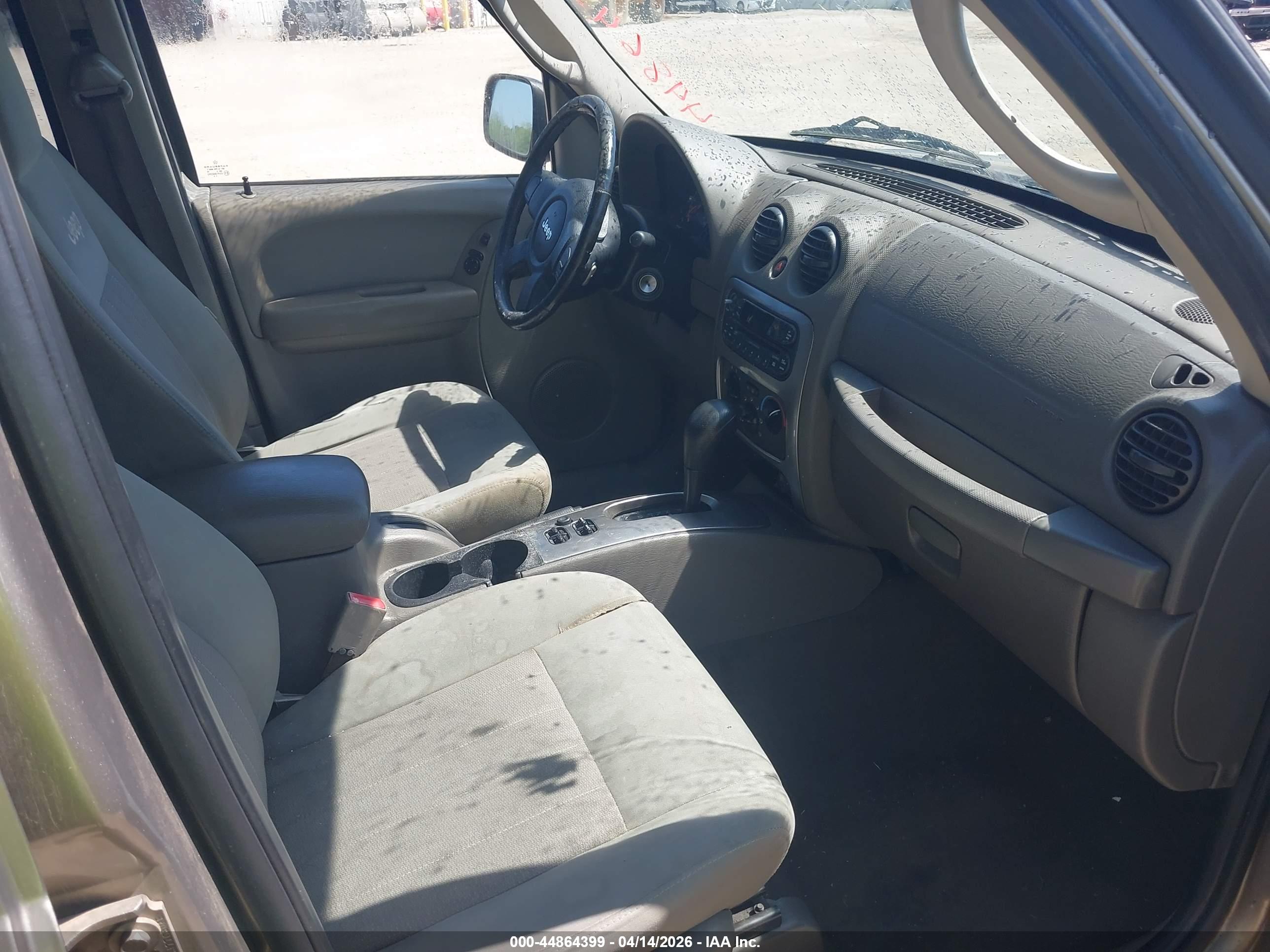 JEEP LIBERTY image 5