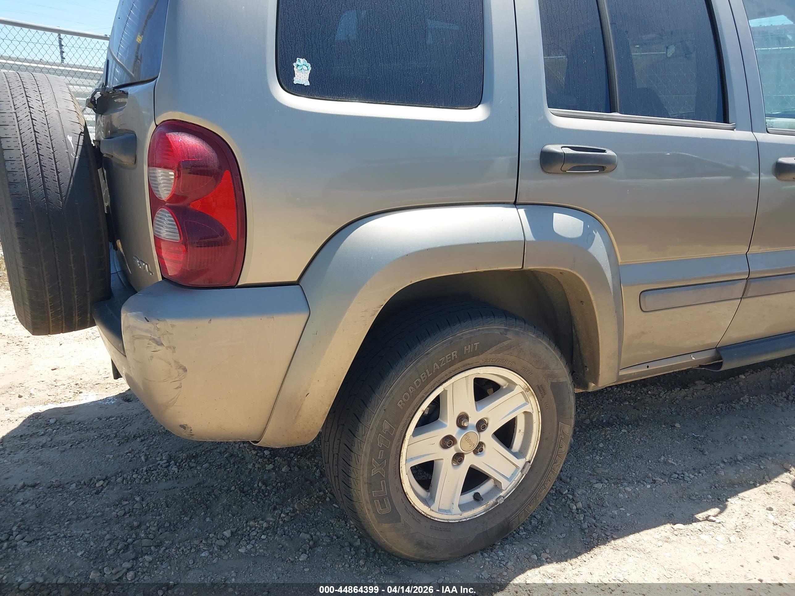 JEEP LIBERTY image 6