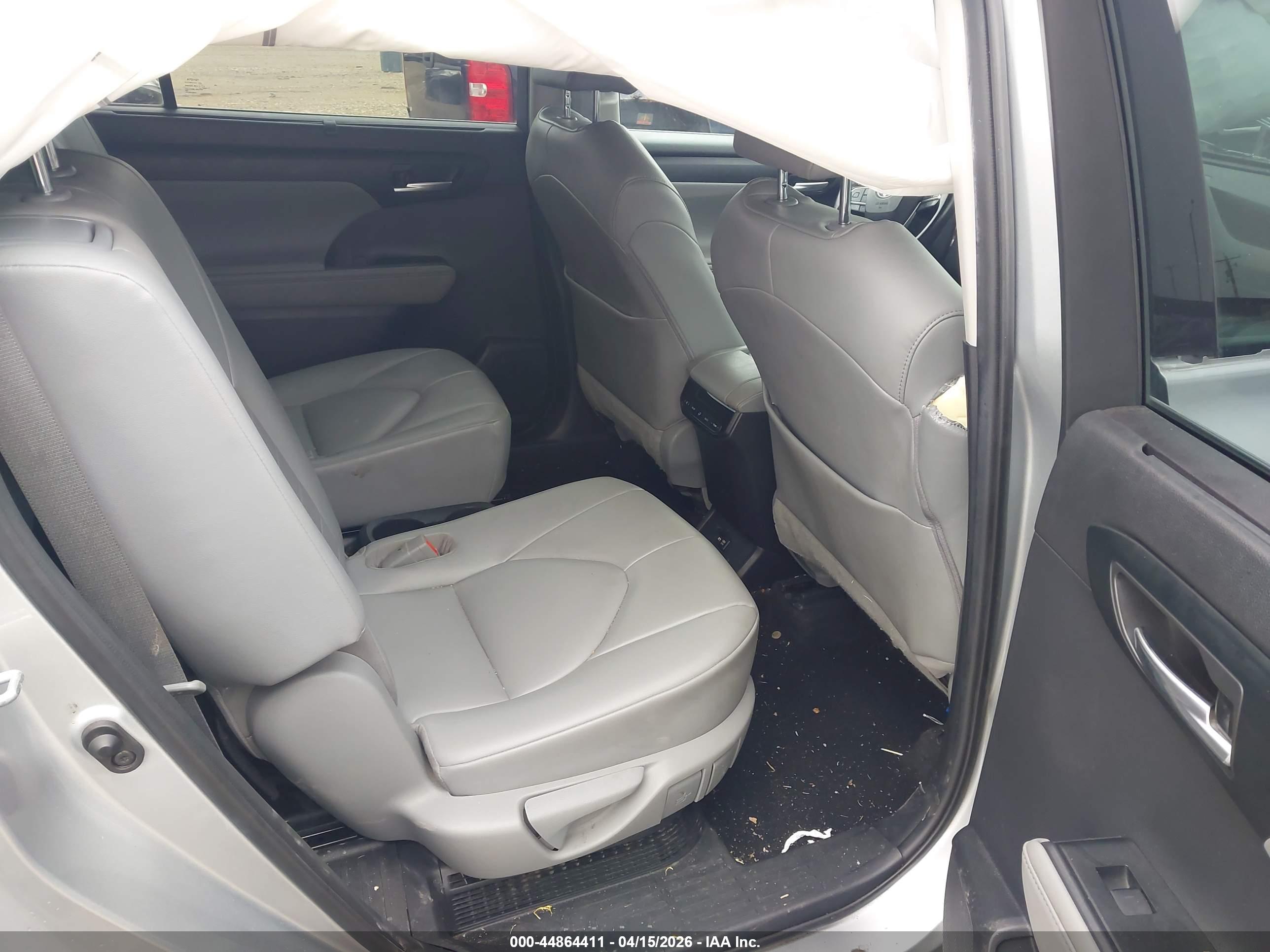 TOYOTA HIGHLANDER image 8