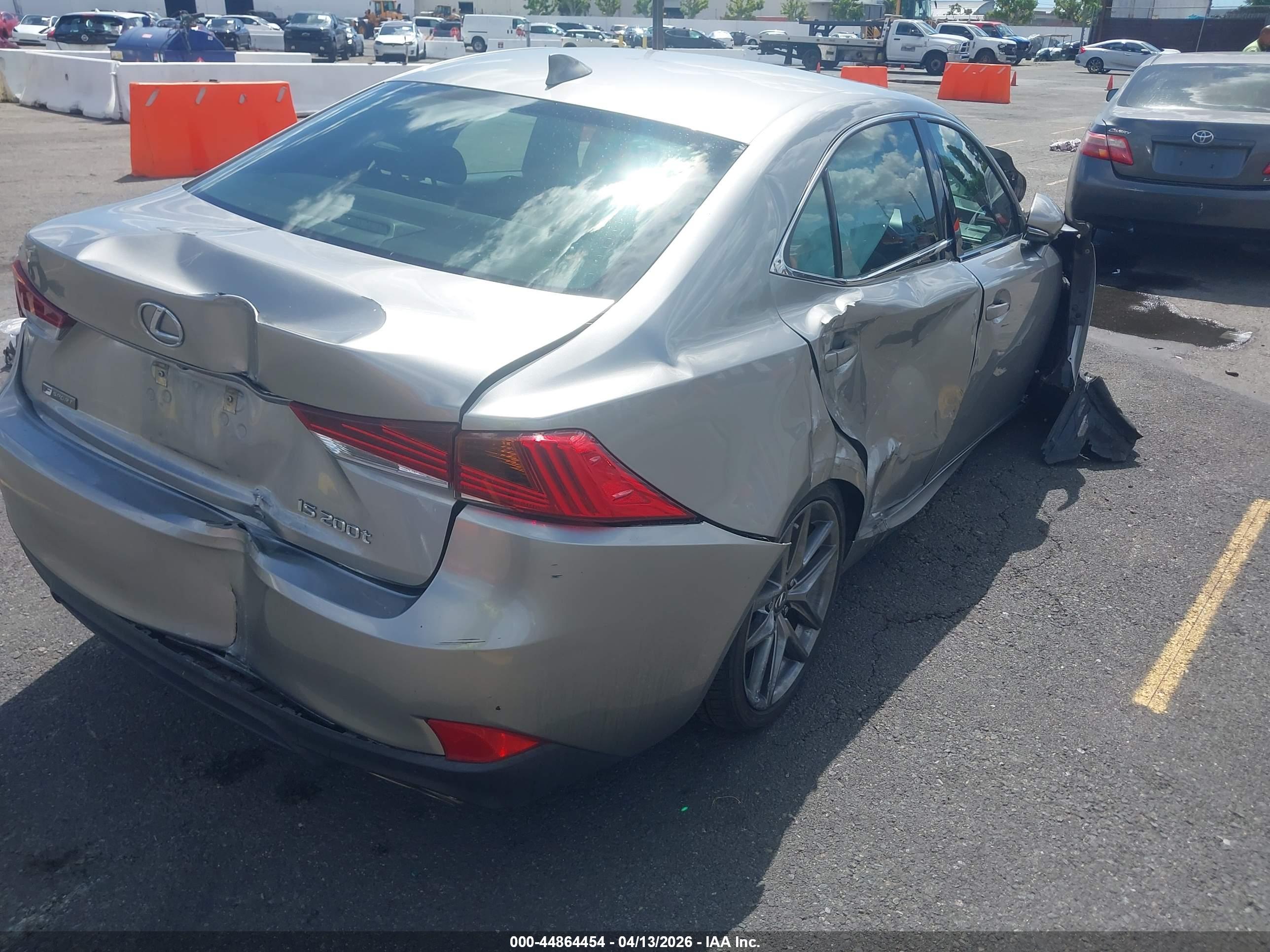 LEXUS IS image 4