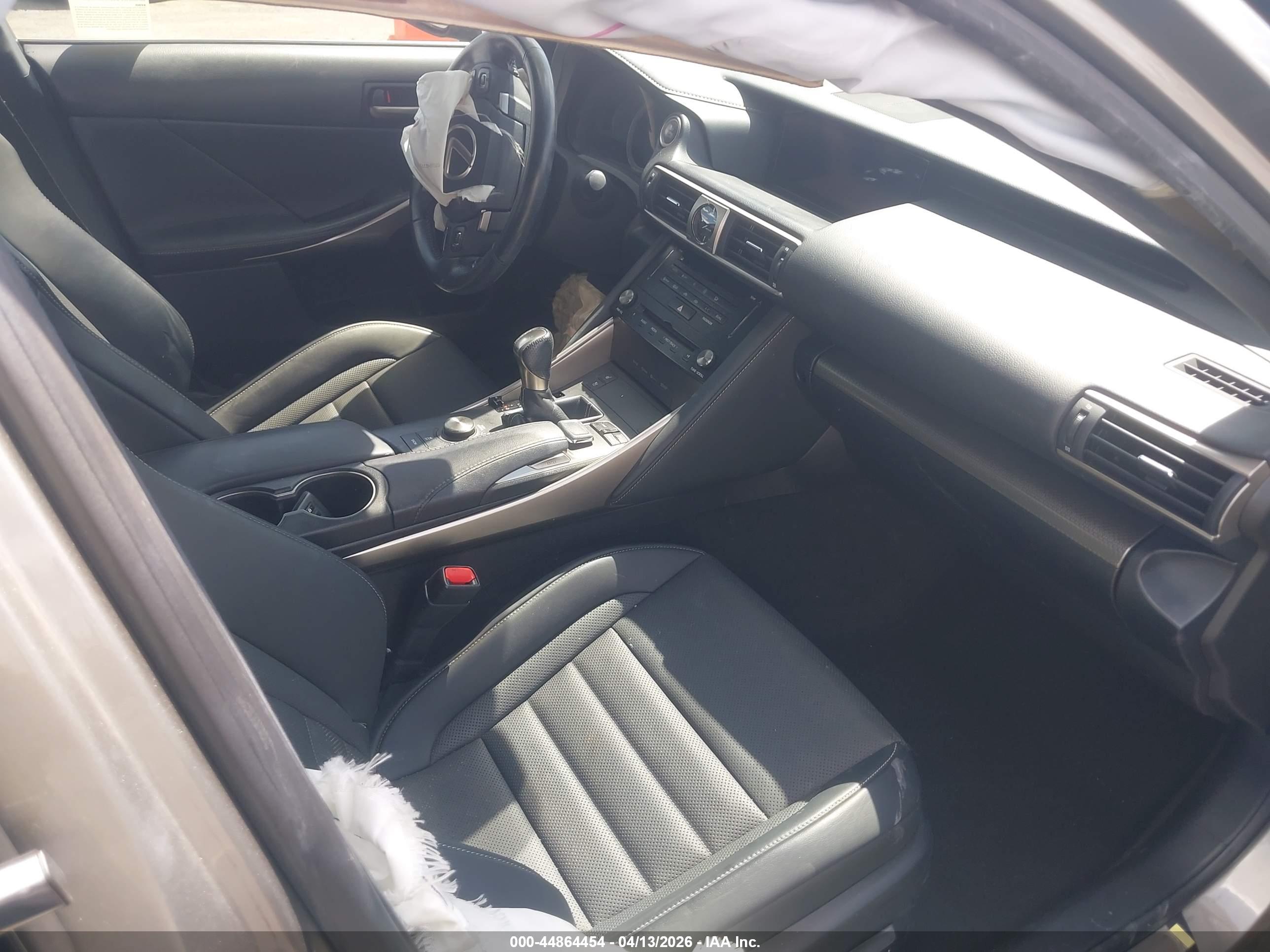 LEXUS IS image 5