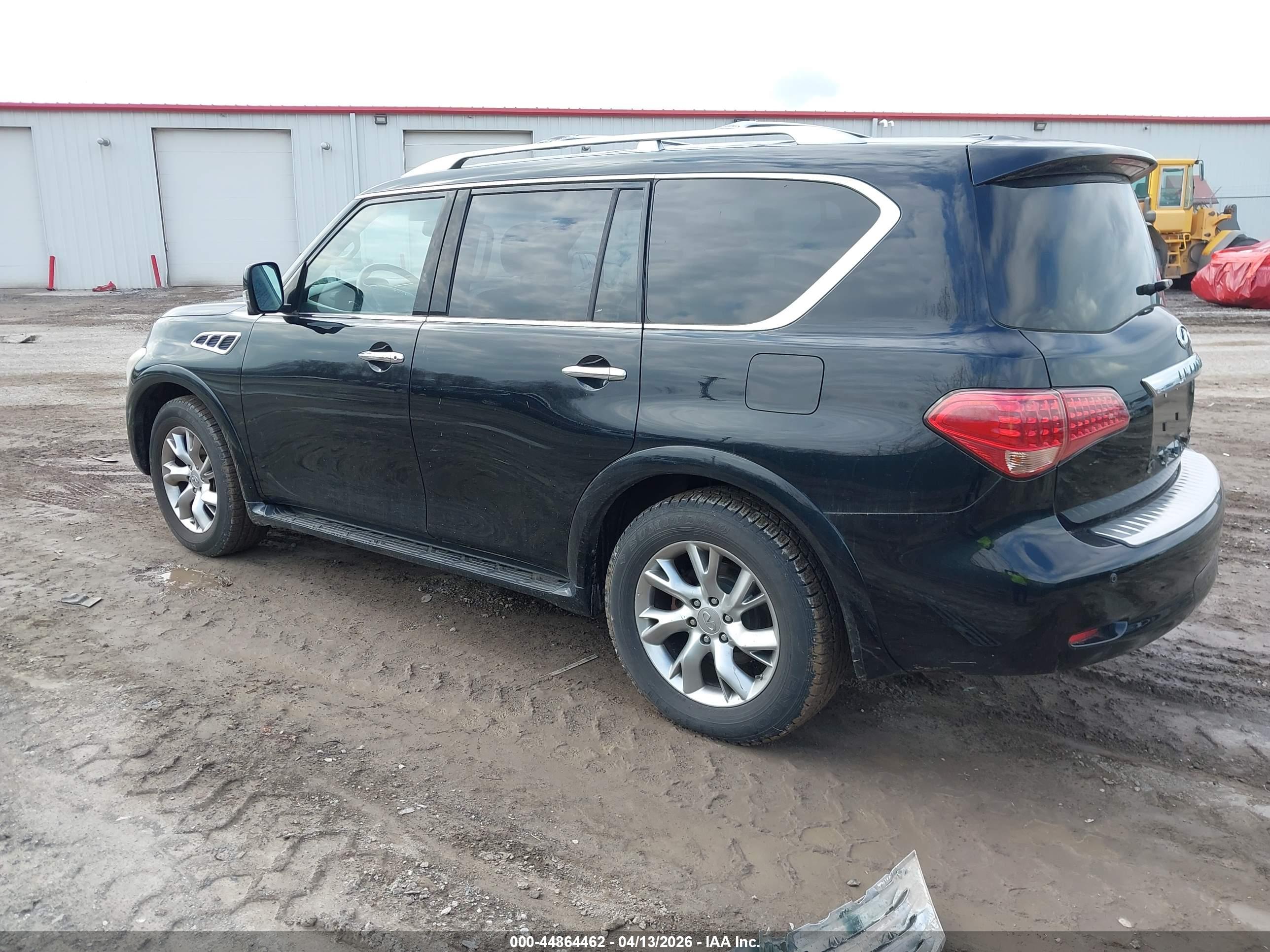 INFINITI QX56 image 3