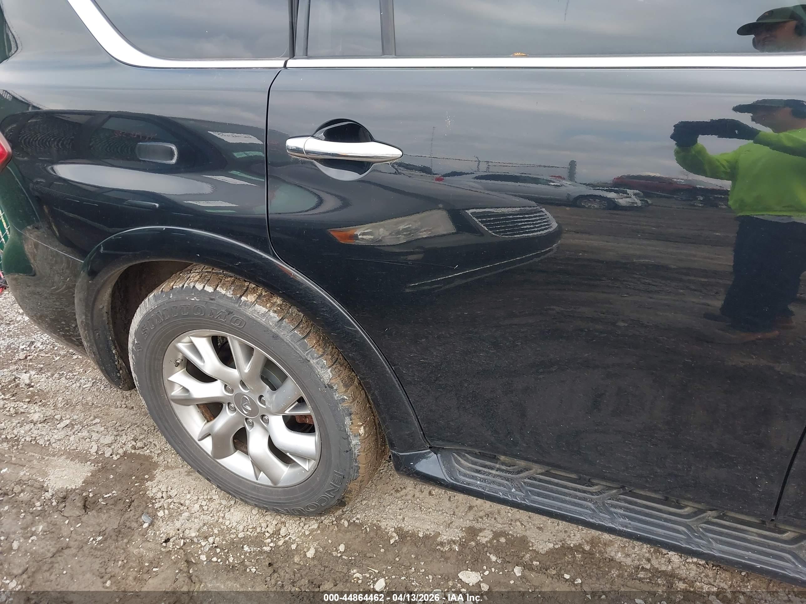 INFINITI QX56 image 6