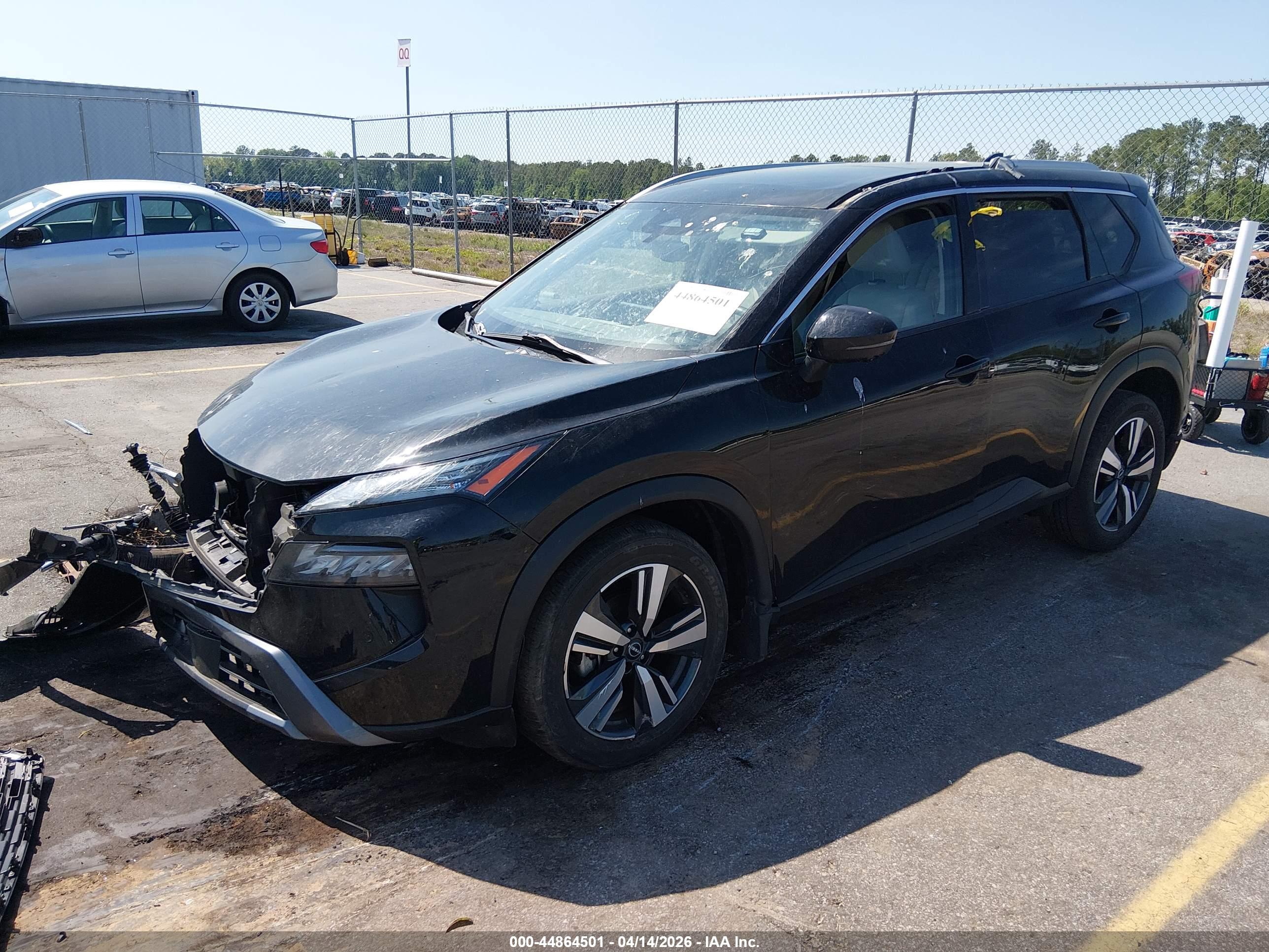NISSAN ROGUE image 2