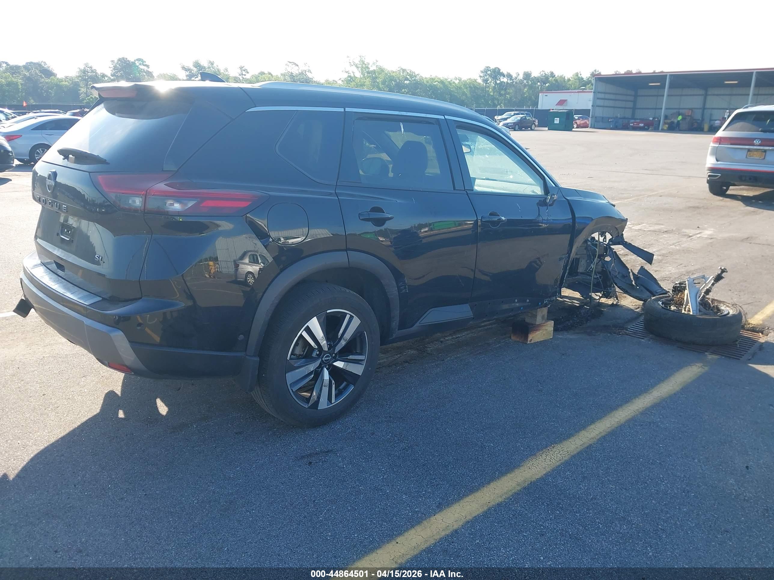 NISSAN ROGUE image 4