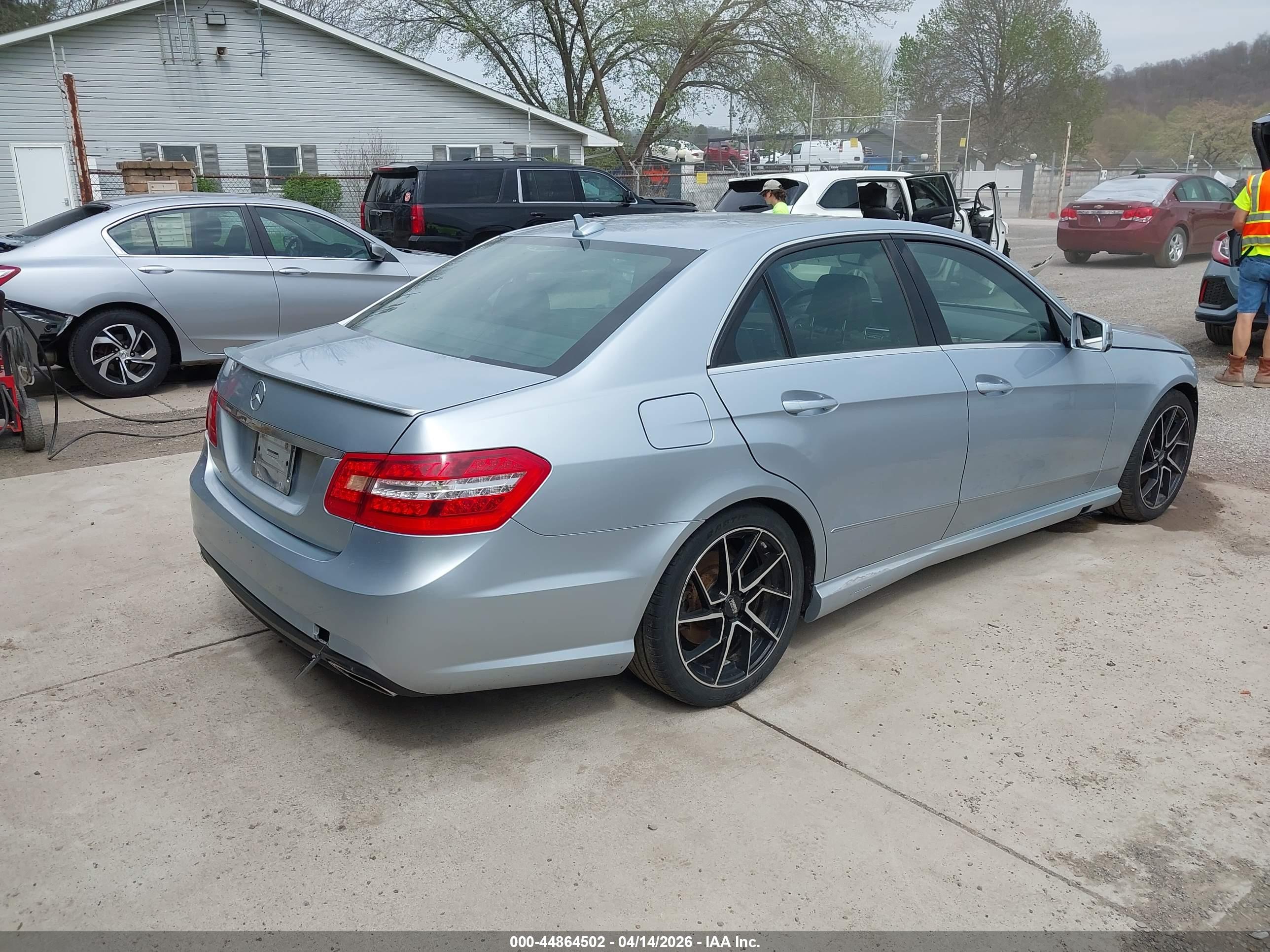 MERCEDES-BENZ E image 4
