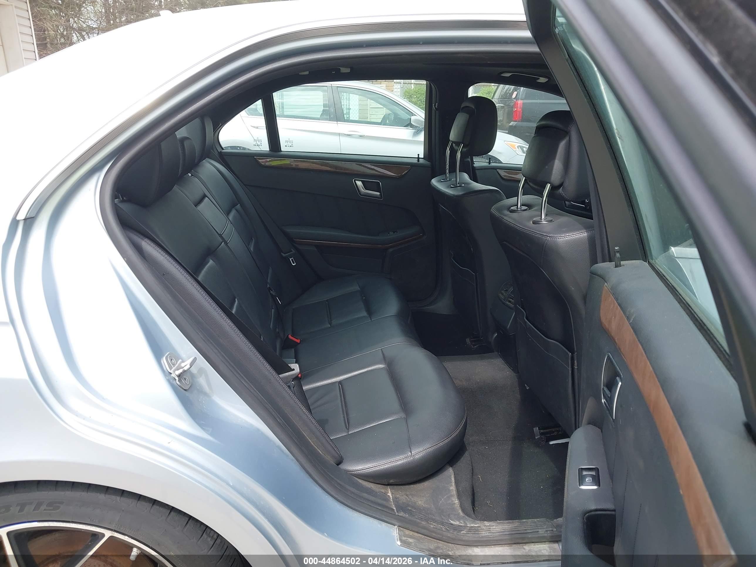 MERCEDES-BENZ E image 8