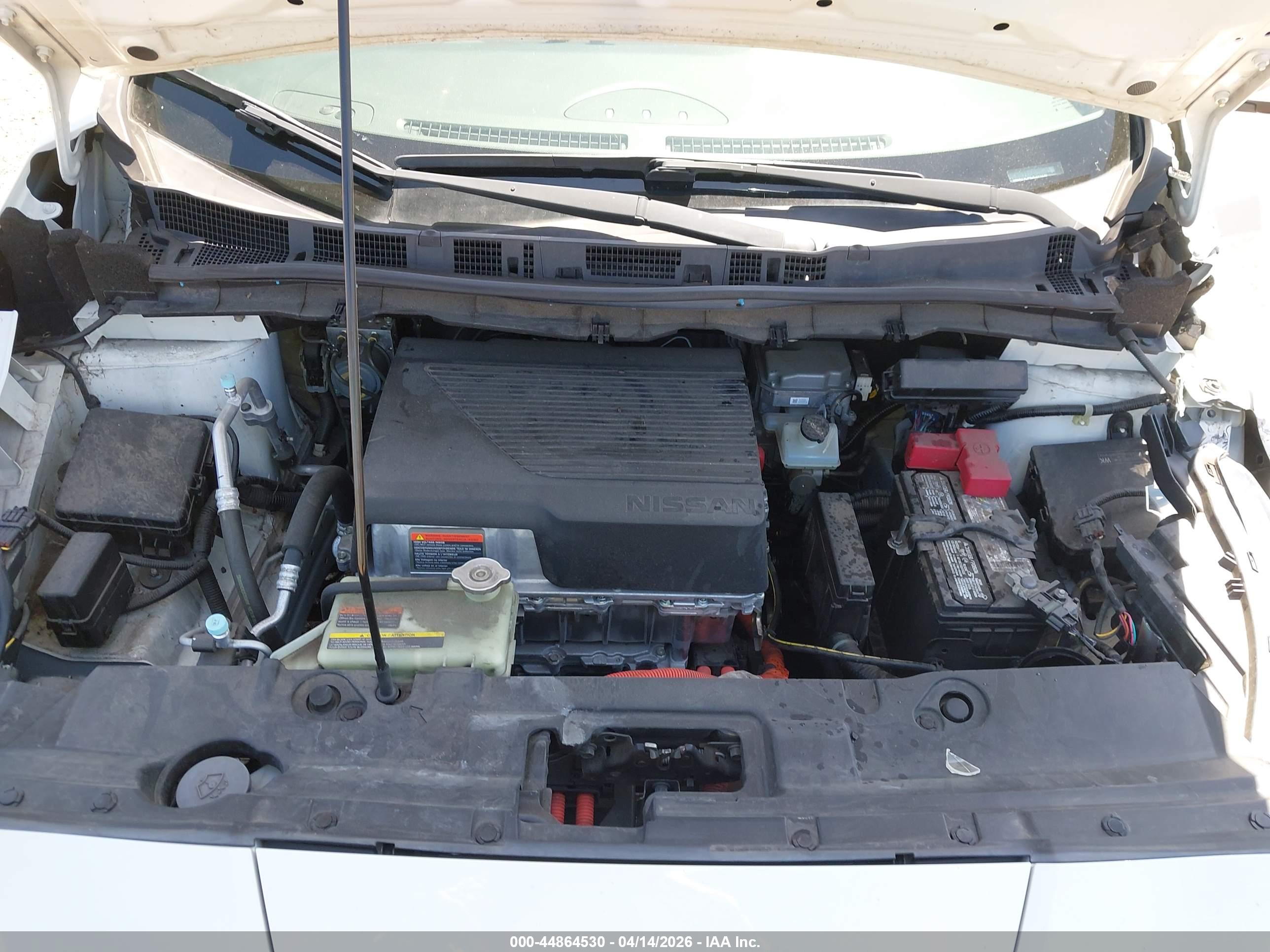 NISSAN LEAF image 10