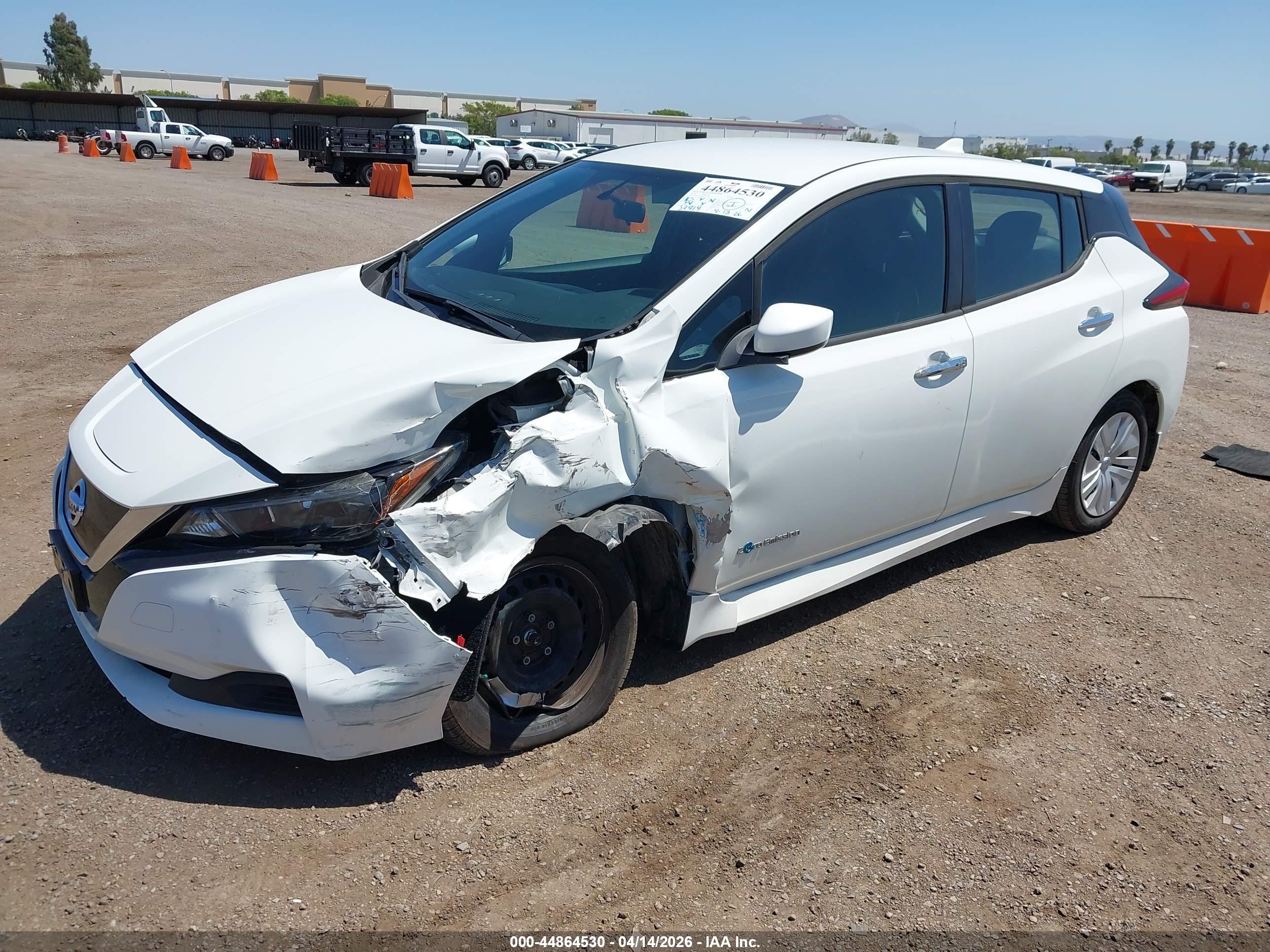 NISSAN LEAF image 2