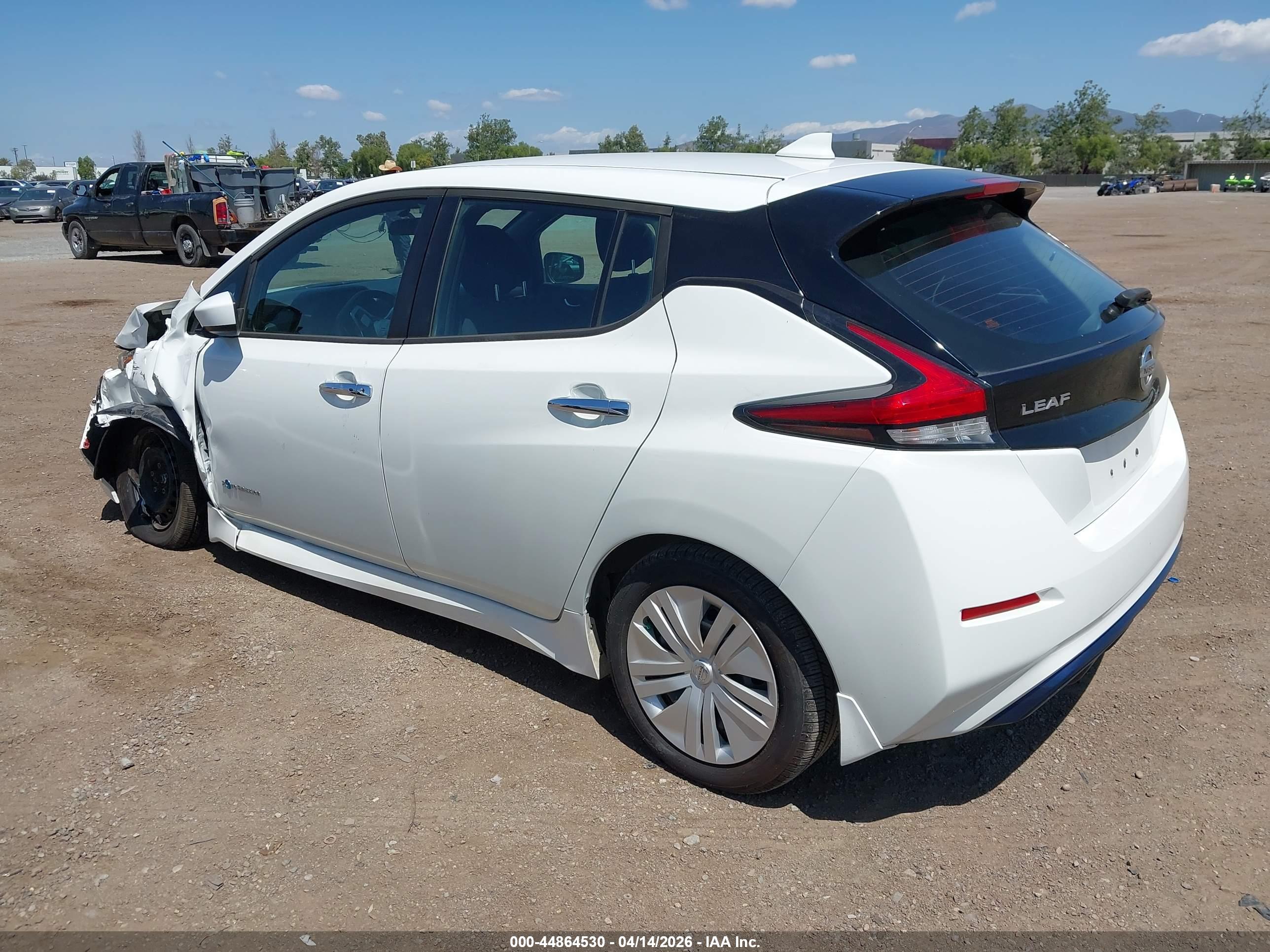 NISSAN LEAF image 3