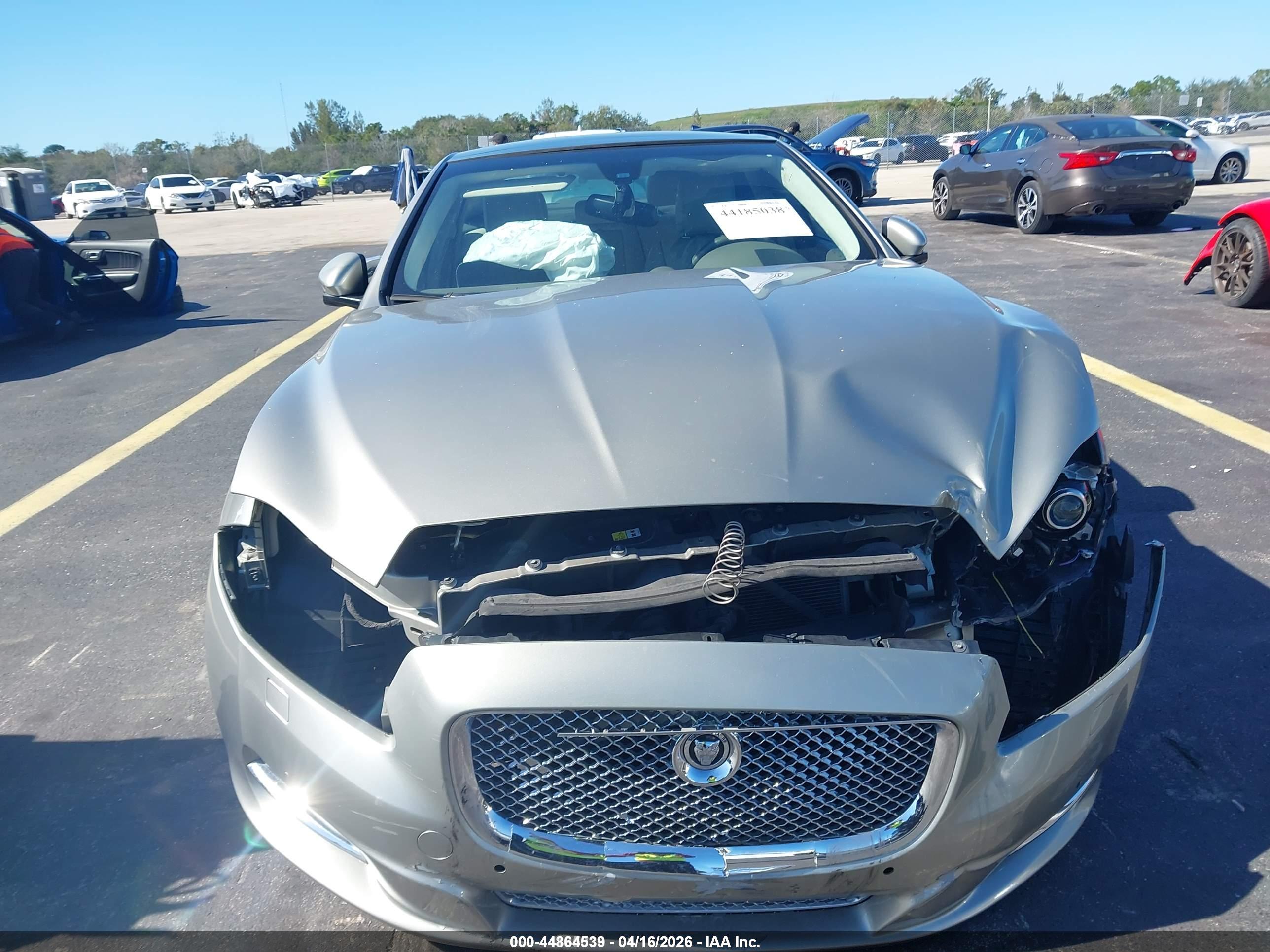 JAGUAR XJ image 6
