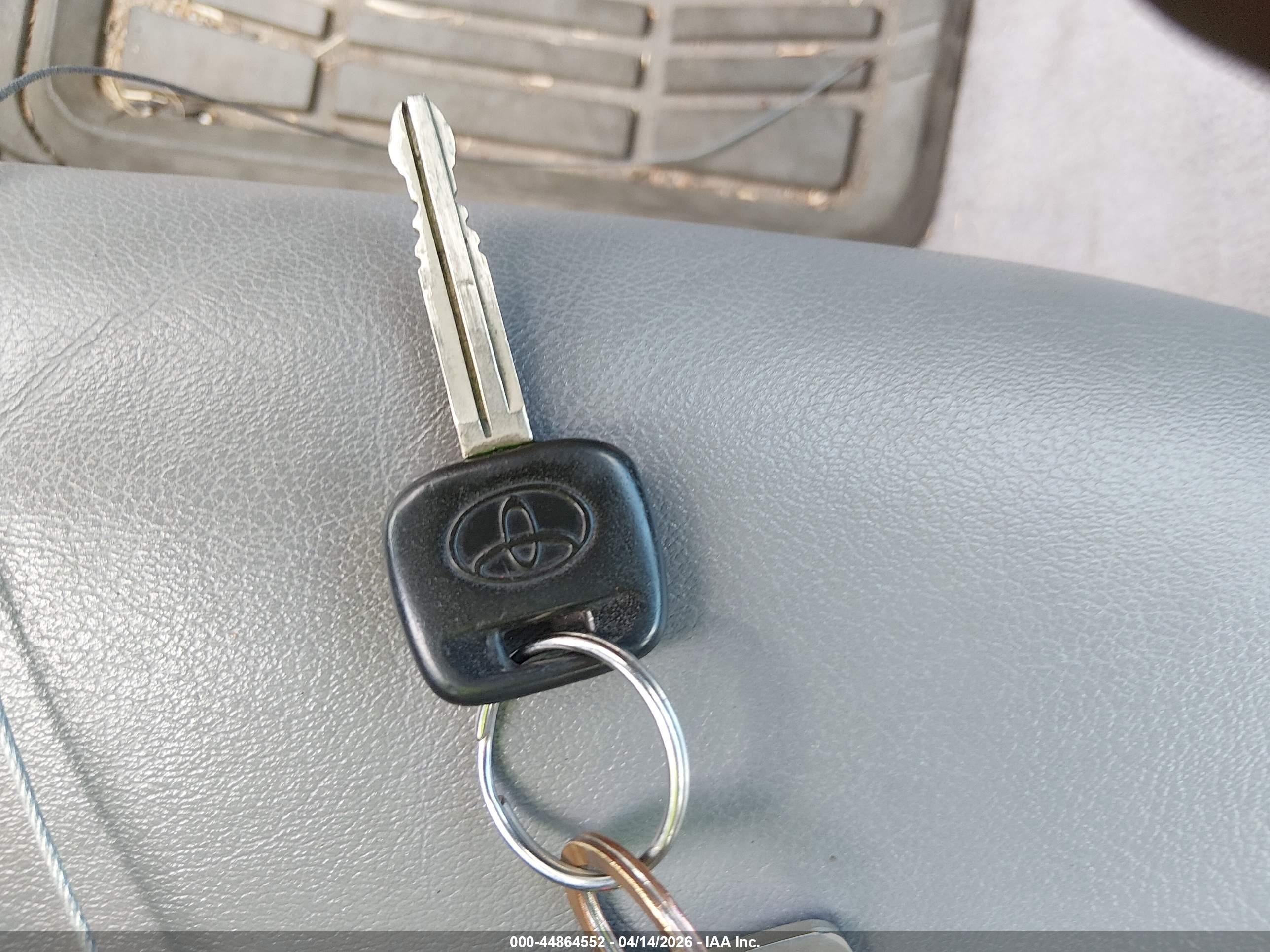 TOYOTA CAMRY image 11