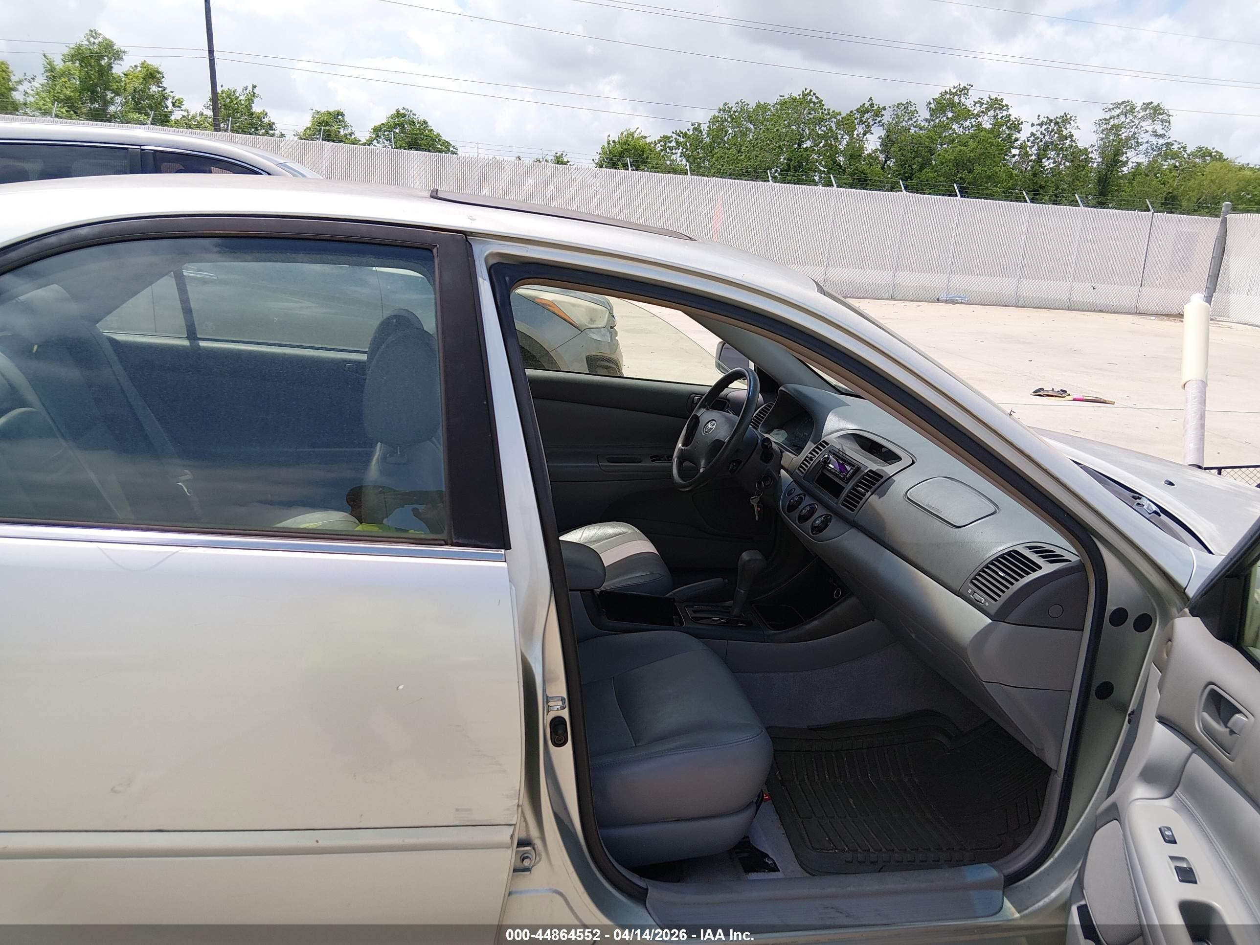 TOYOTA CAMRY image 5