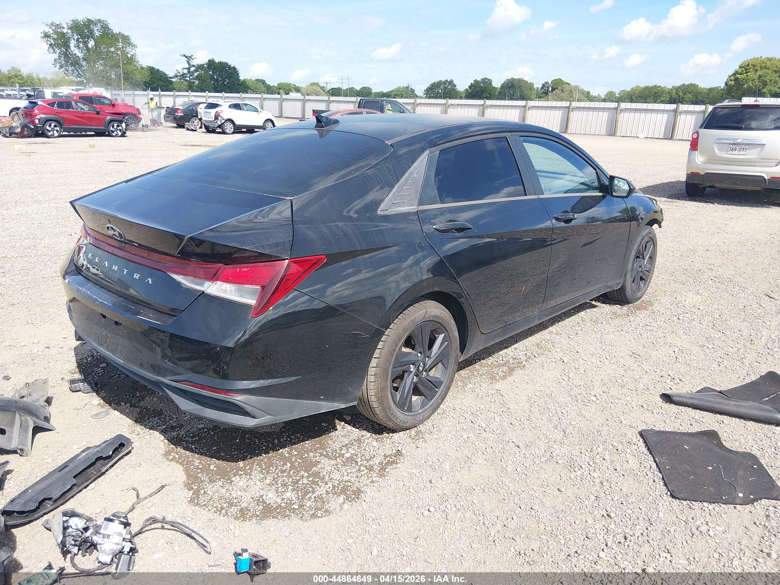HYUNDAI ELANTRA image 4