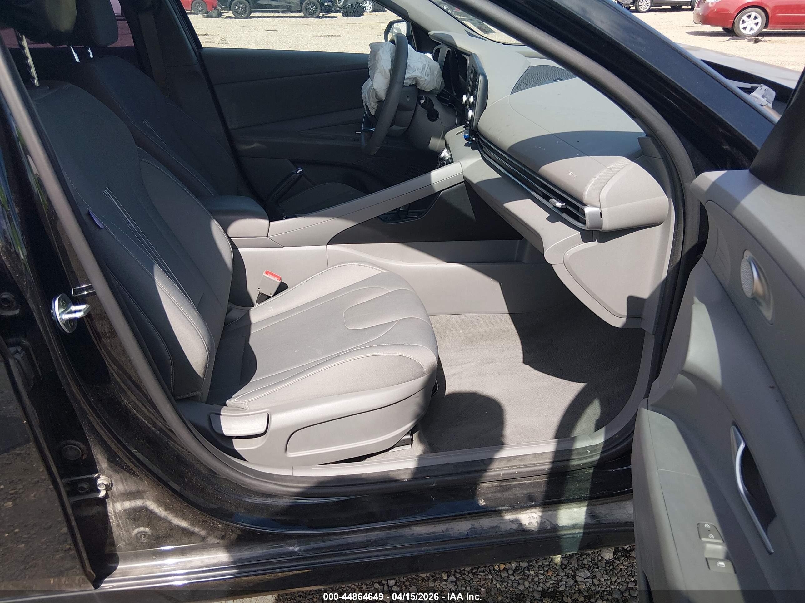 HYUNDAI ELANTRA image 5