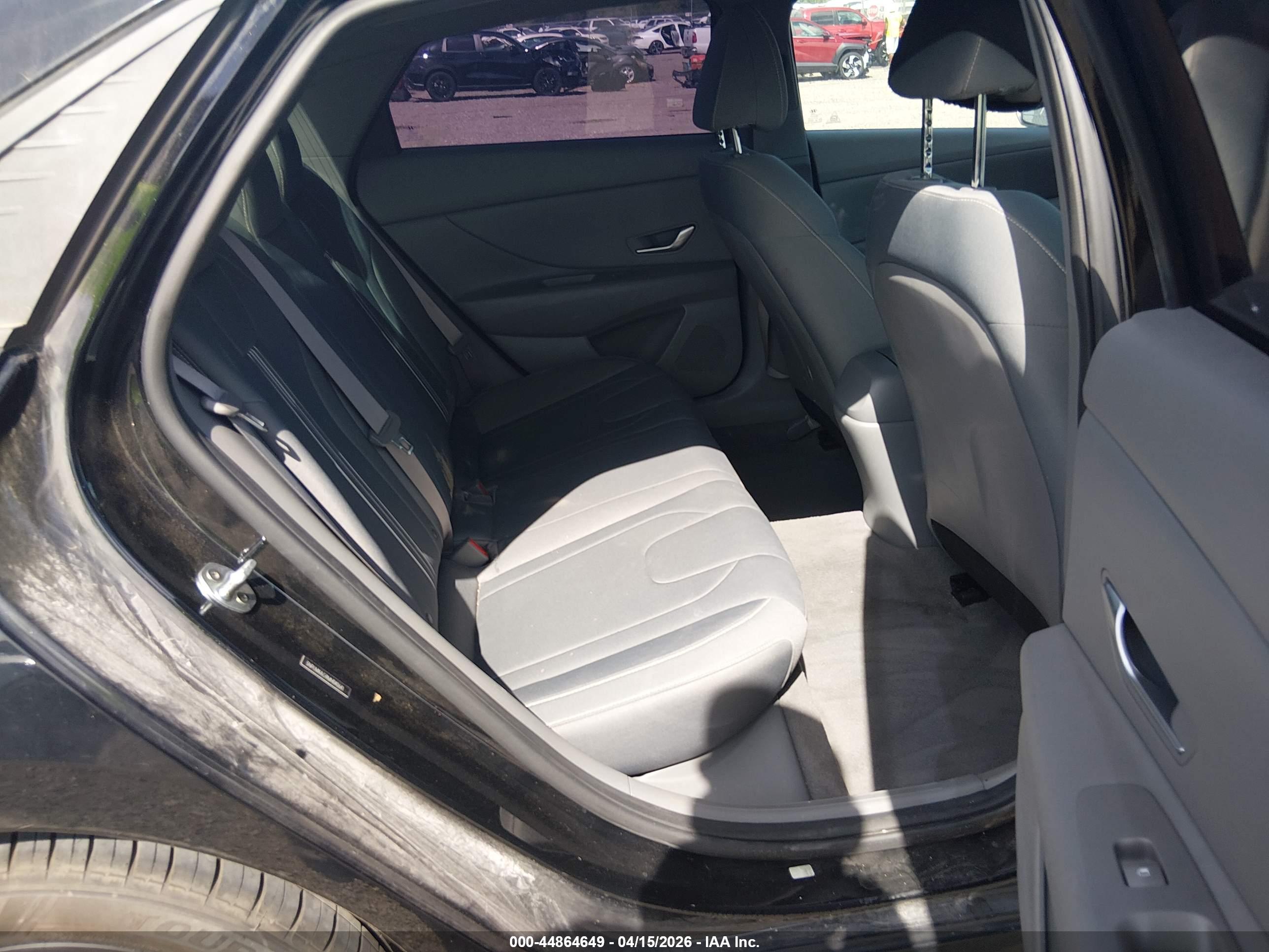HYUNDAI ELANTRA image 8
