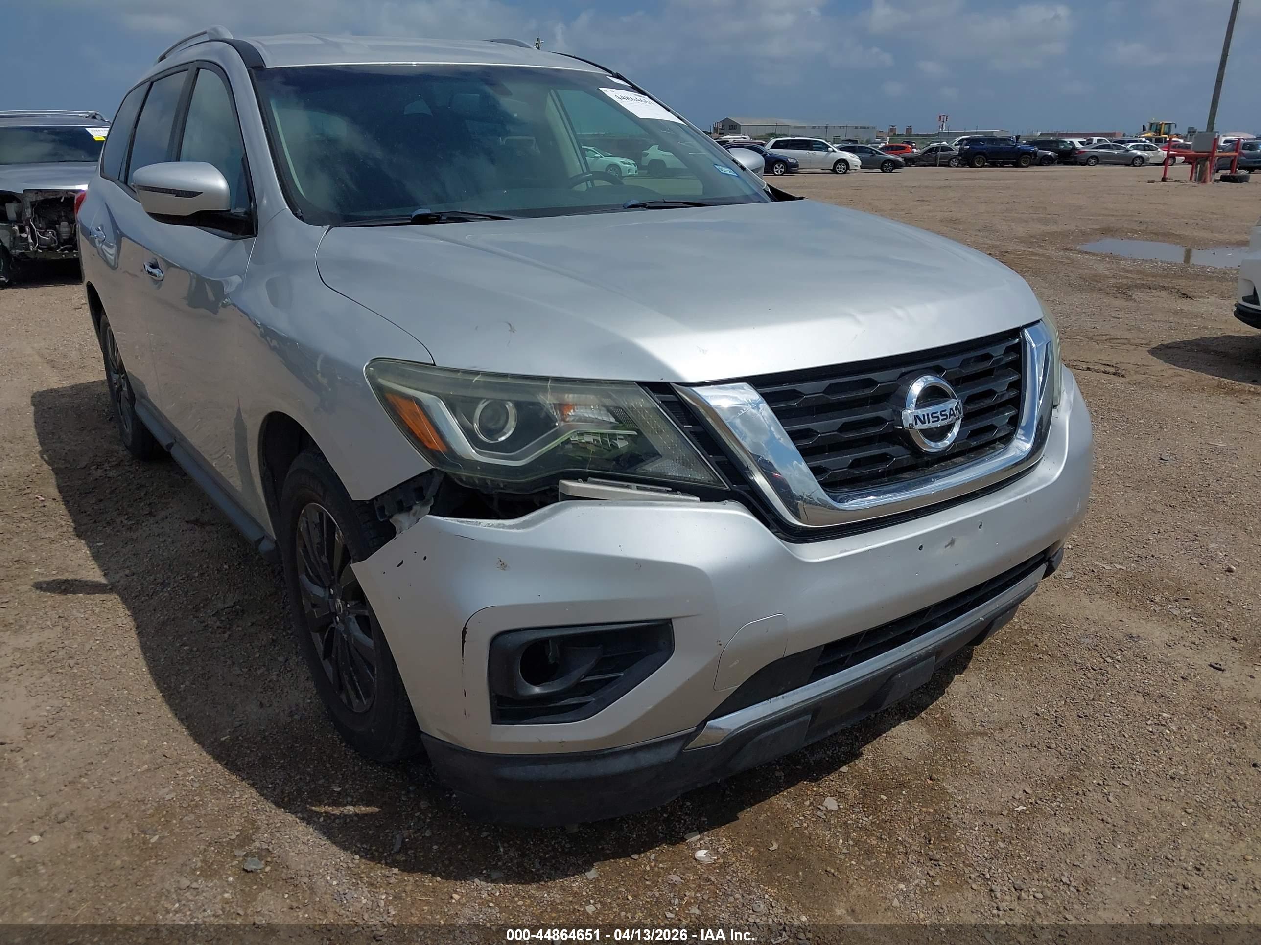 NISSAN PATHFINDER image 6