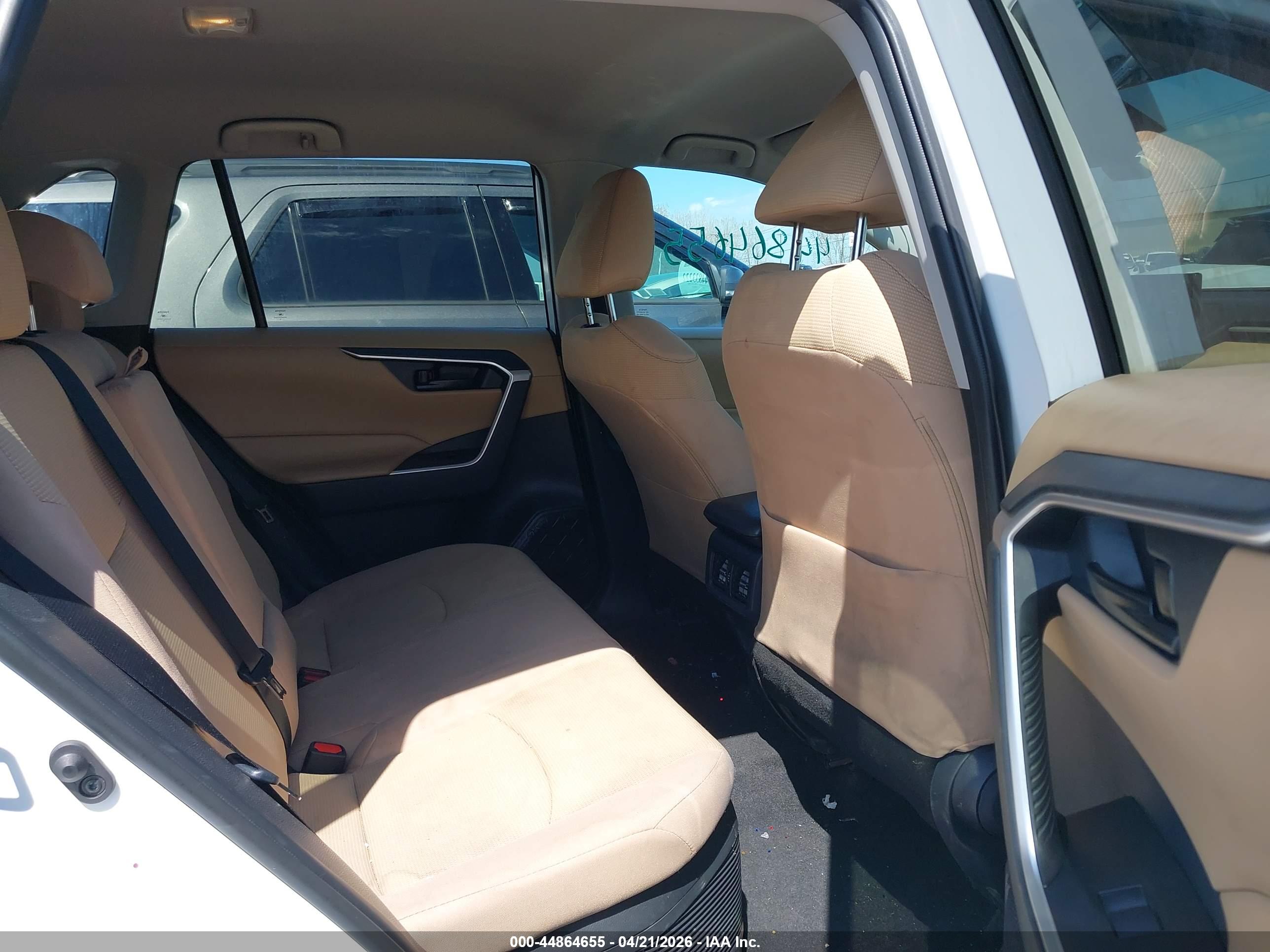 TOYOTA RAV4 image 8