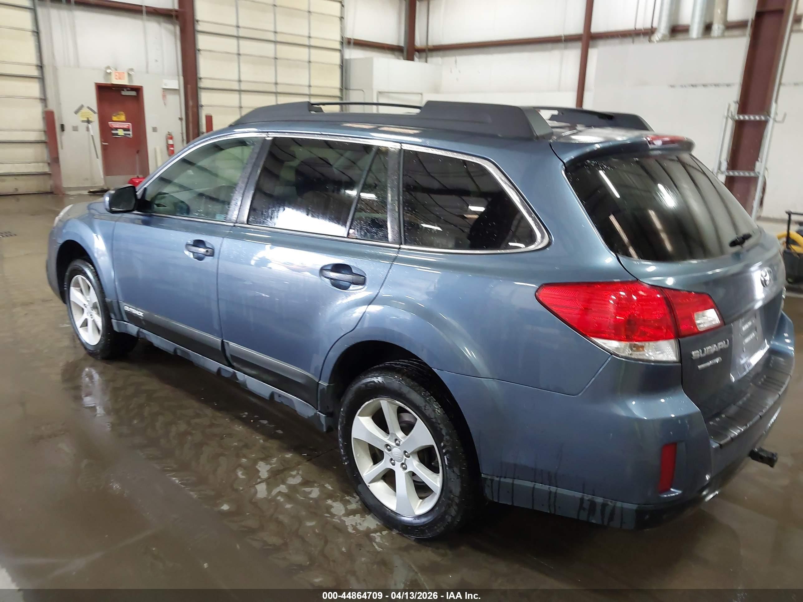 SUBARU OUTBACK image 3