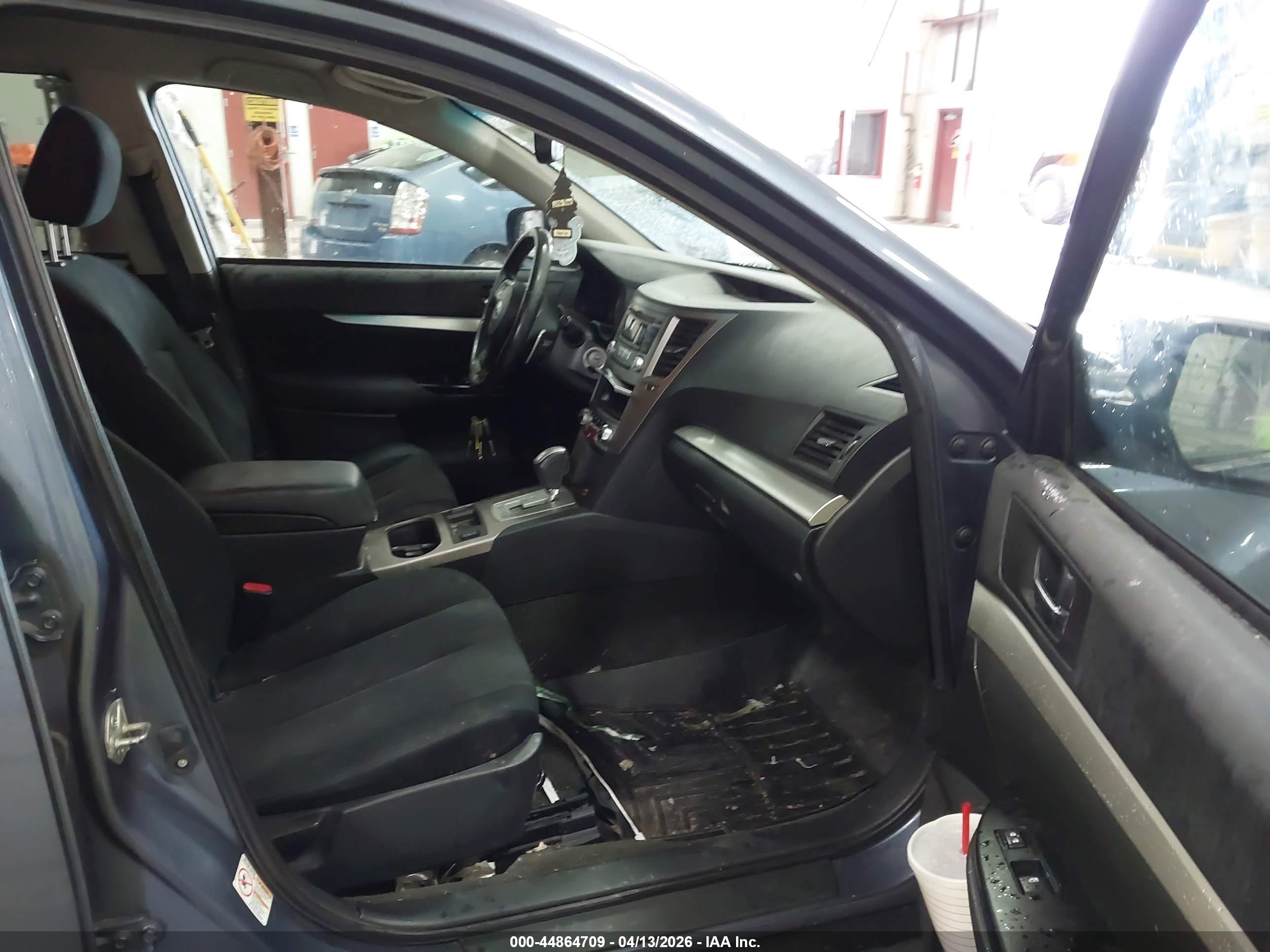 SUBARU OUTBACK image 5