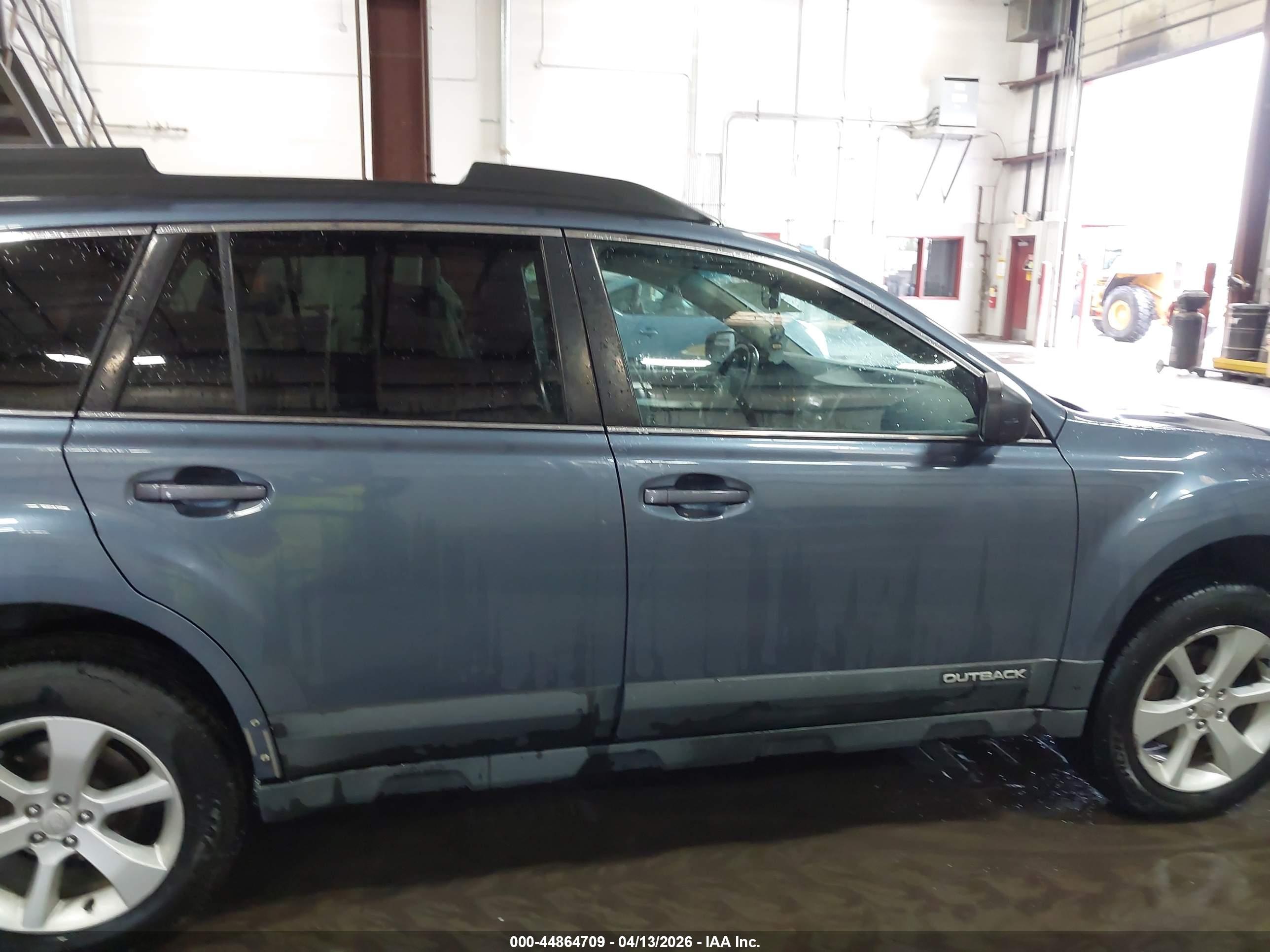 SUBARU OUTBACK image 6