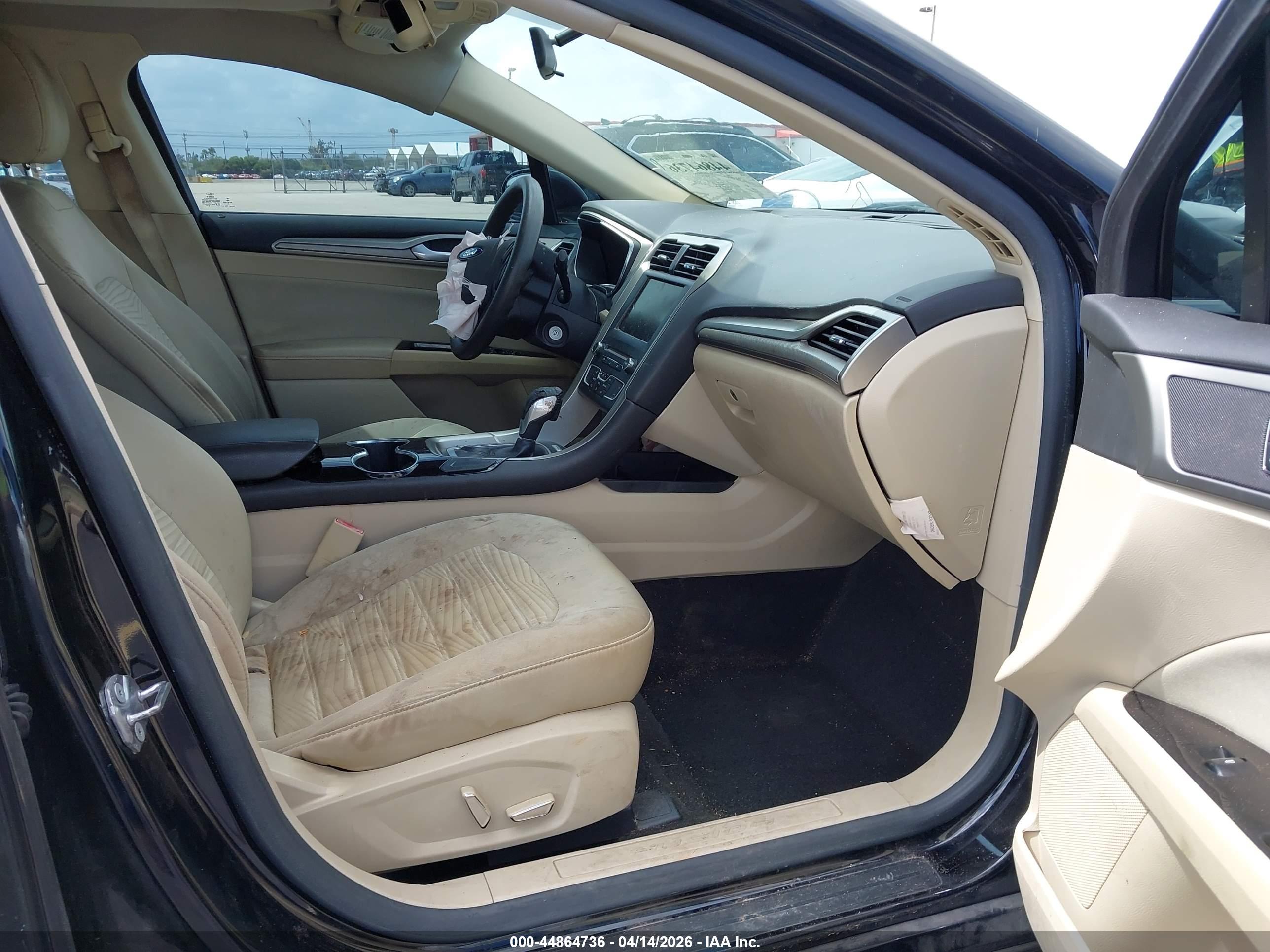 FORD FUSION image 5