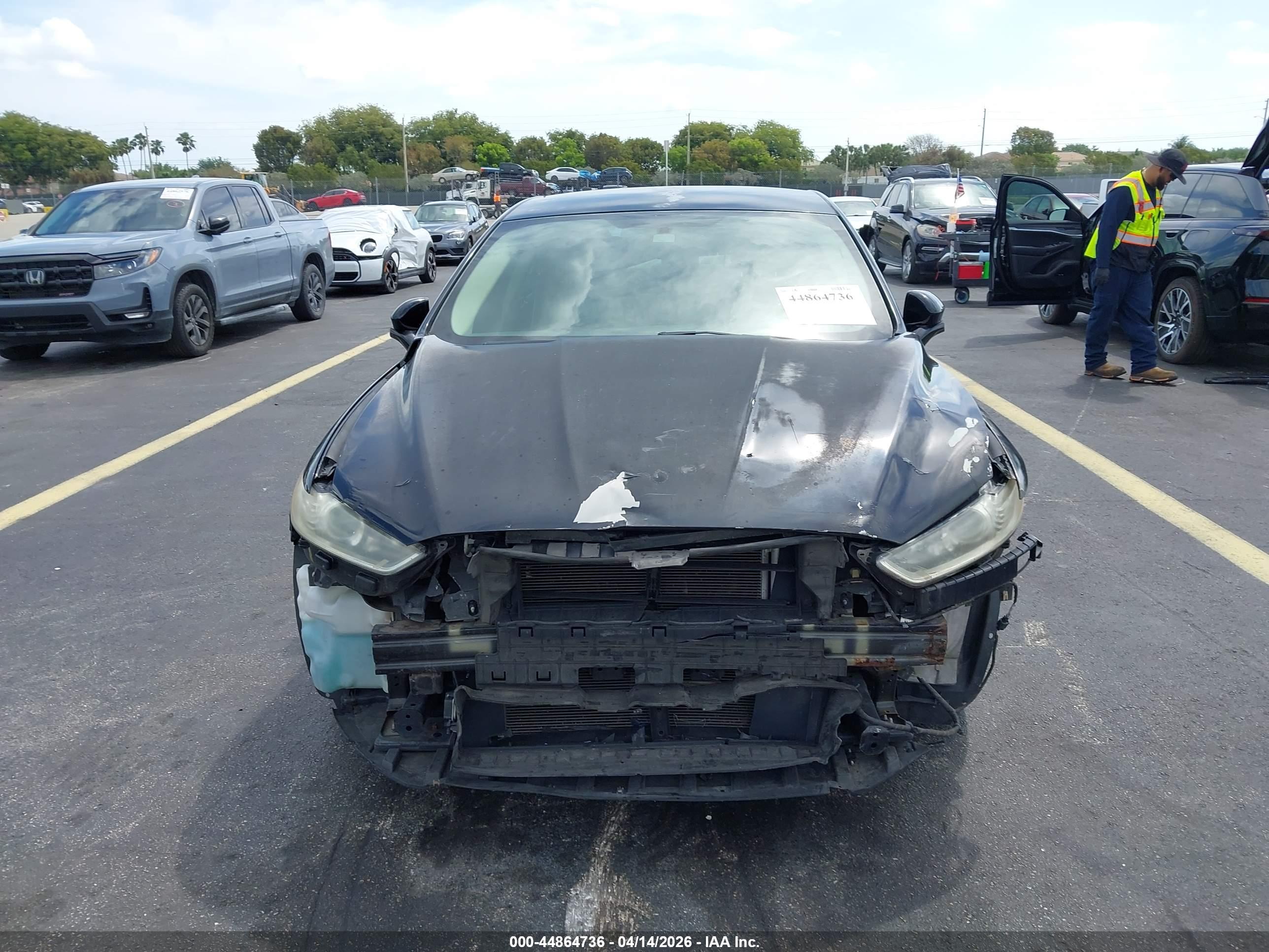 FORD FUSION image 6