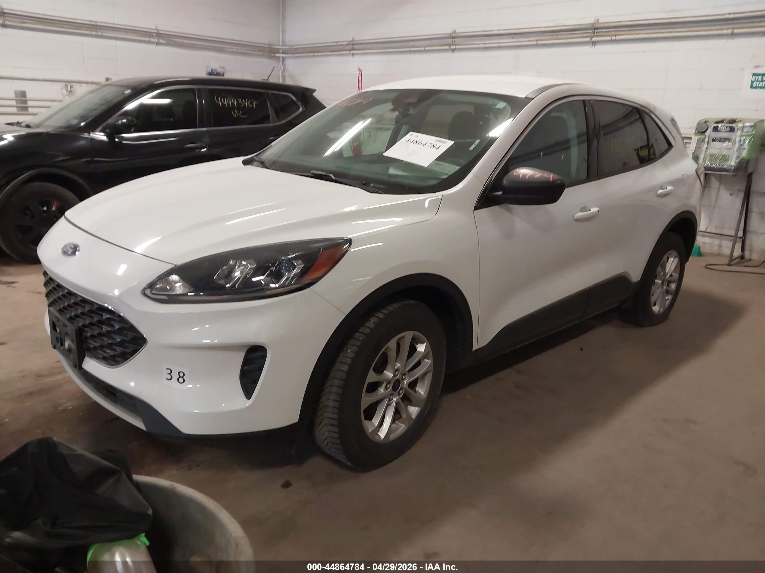 FORD ESCAPE image 2