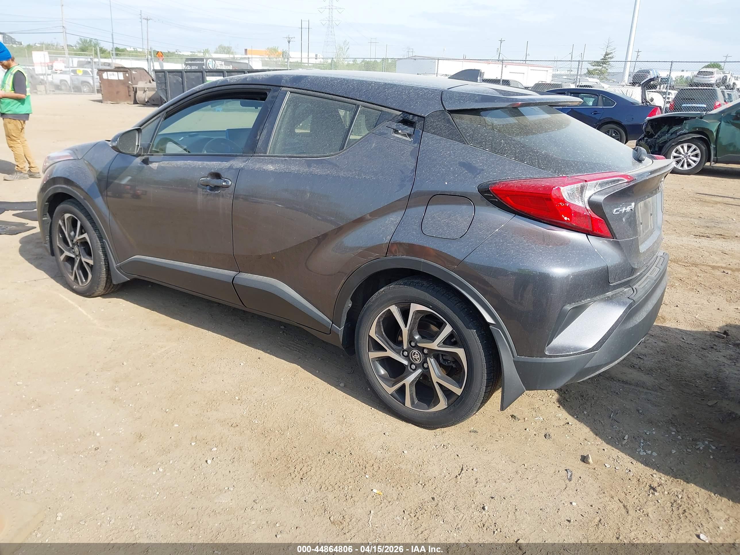 TOYOTA C-HR image 3