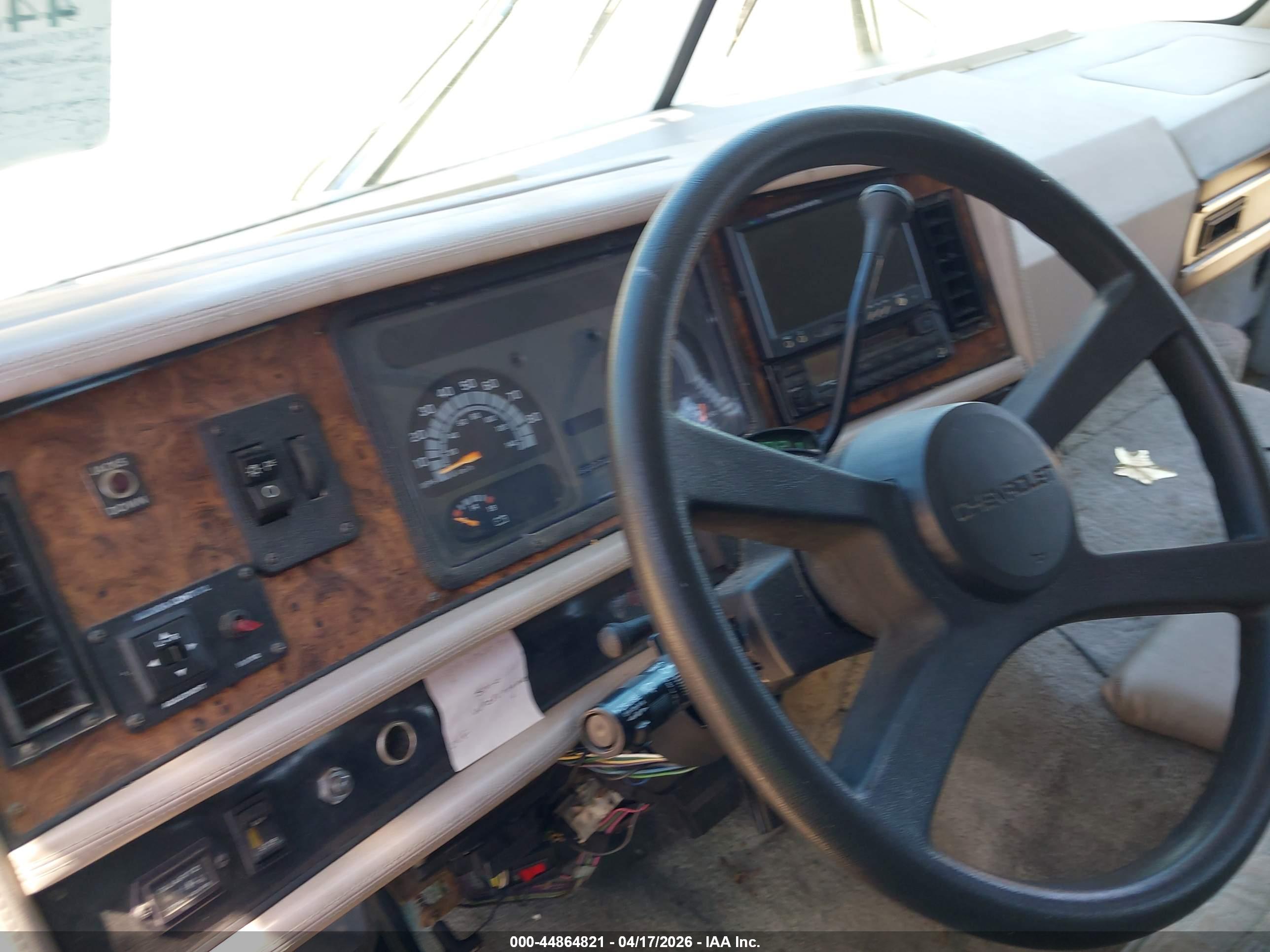 CHEVROLET P30 image 5
