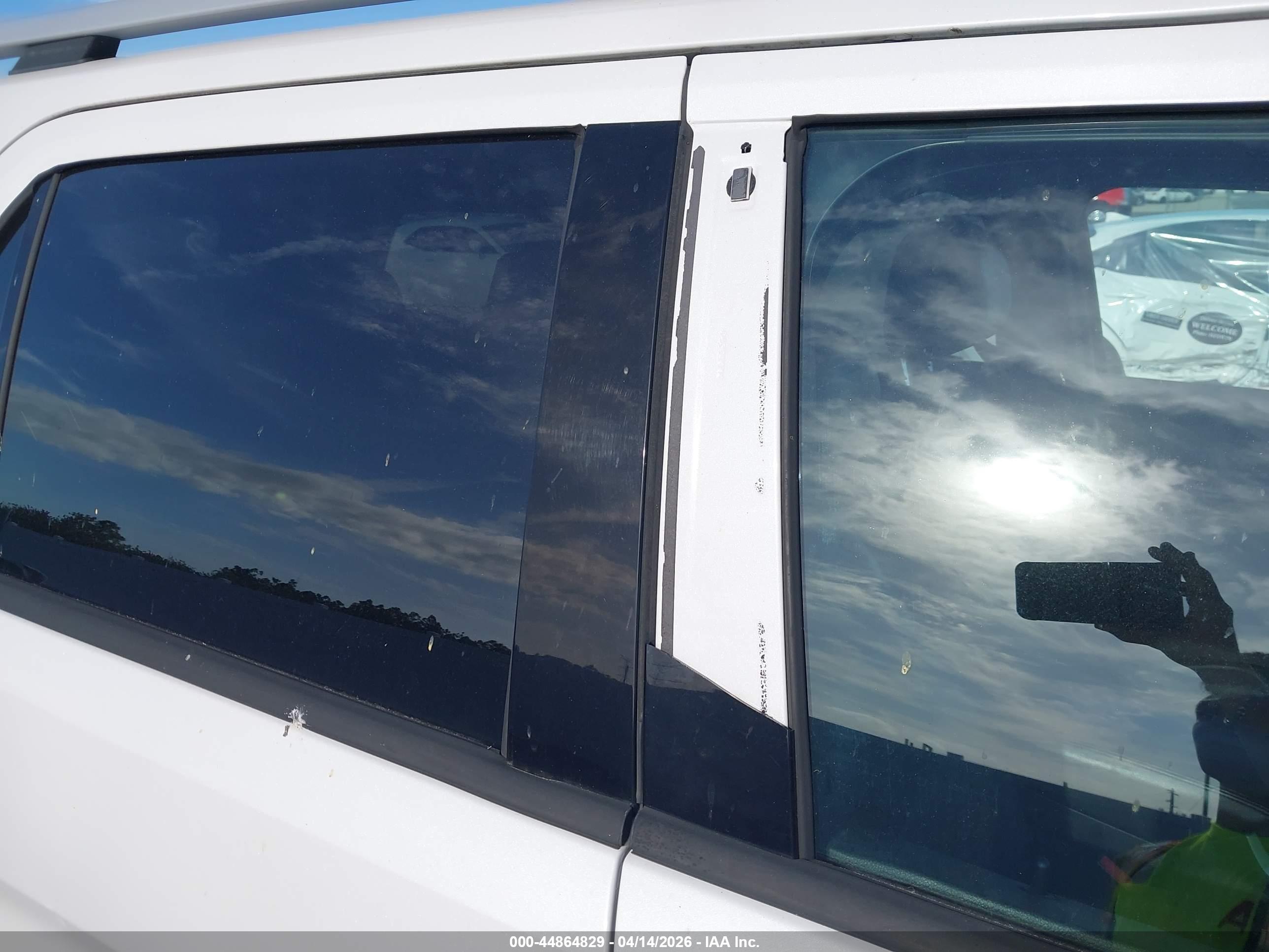 FORD EXPLORER image 6