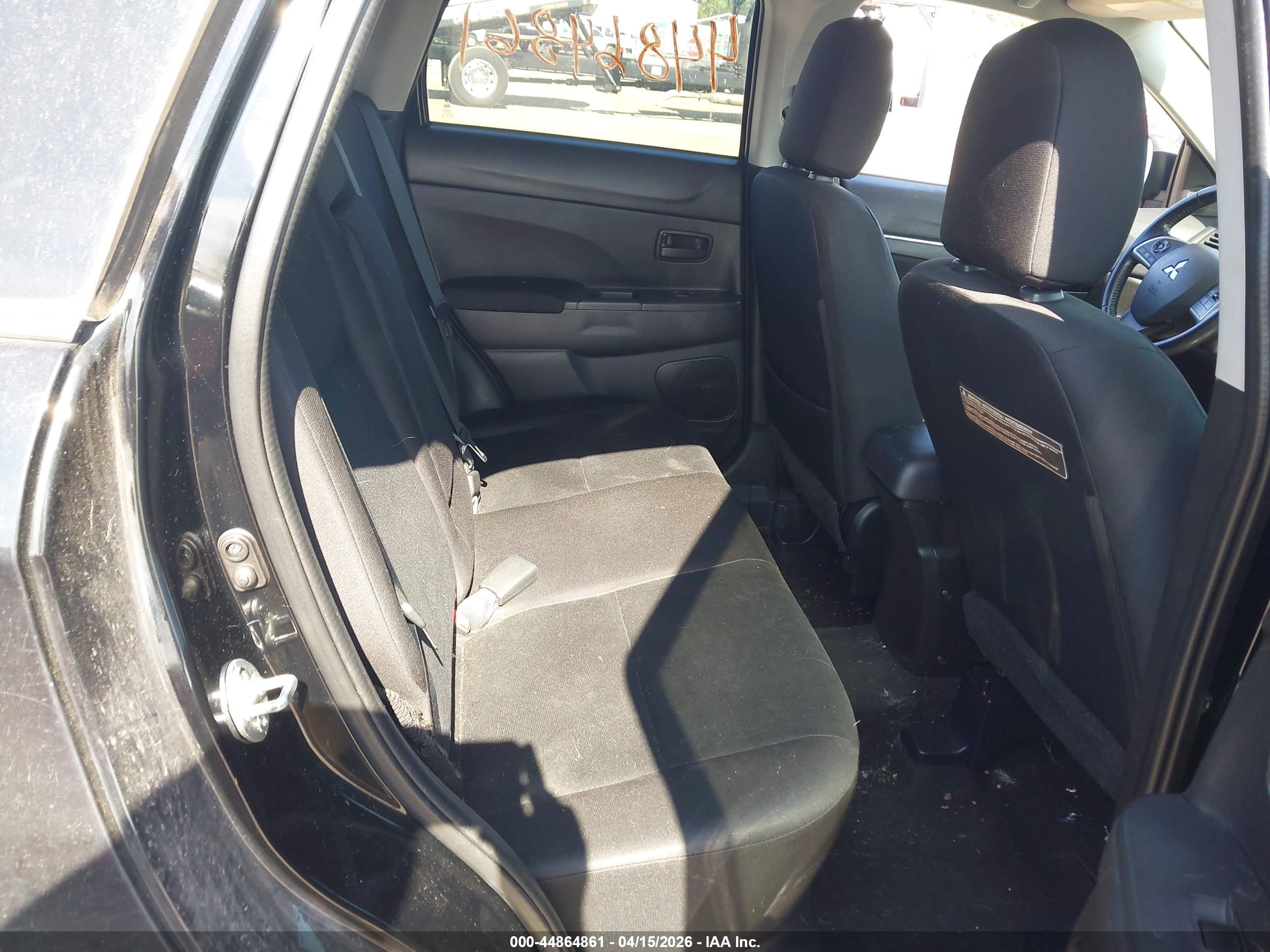 MITSUBISHI OUTLANDER image 8