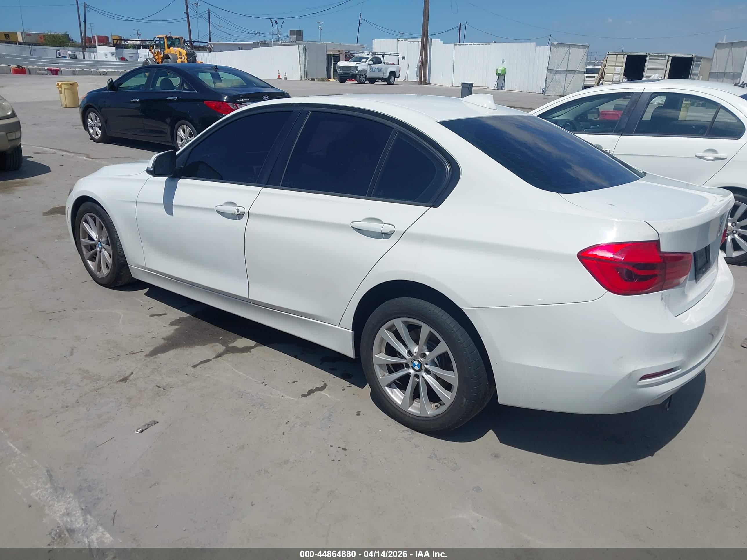 BMW 320I image 3