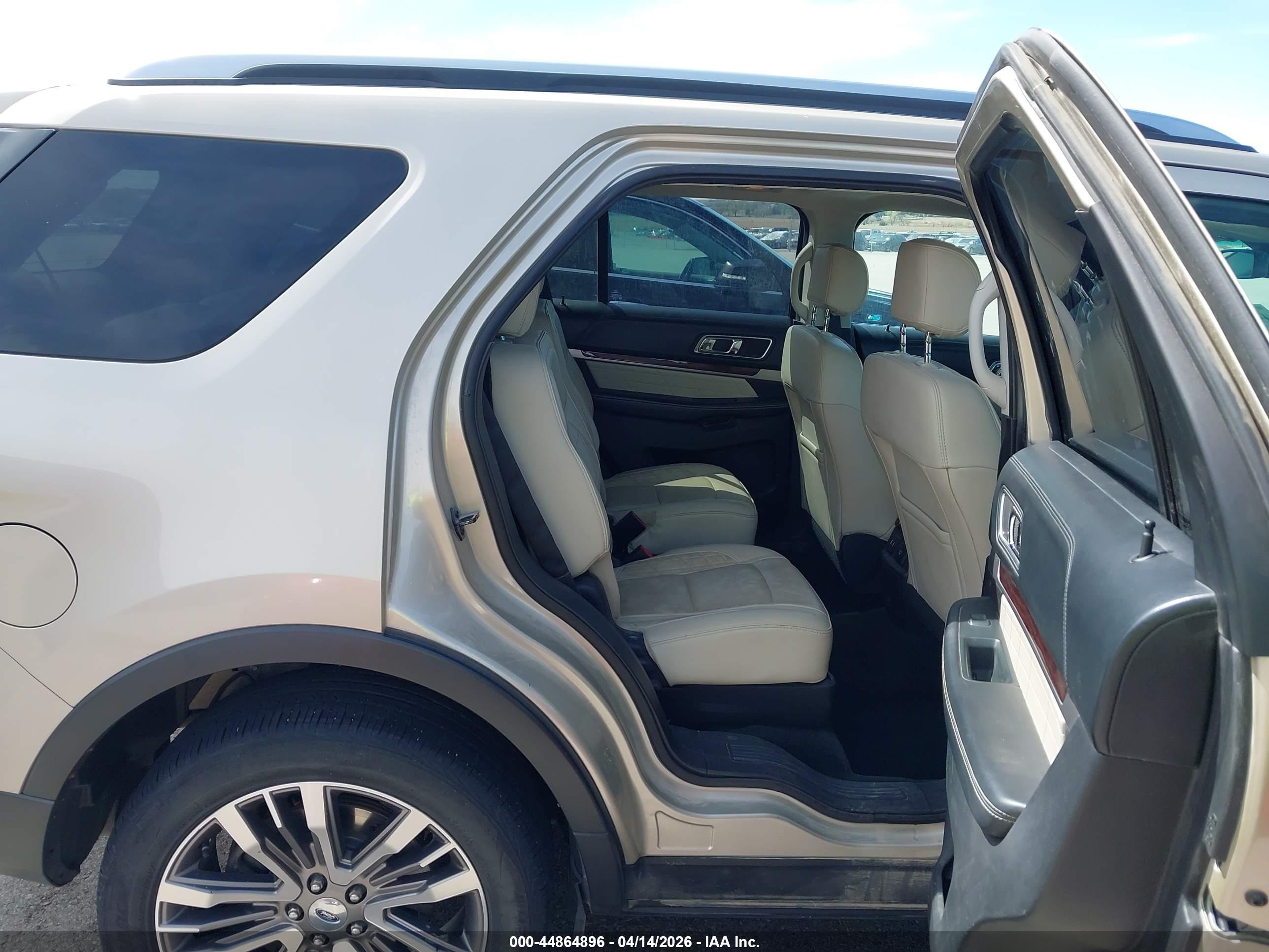 FORD EXPLORER image 8
