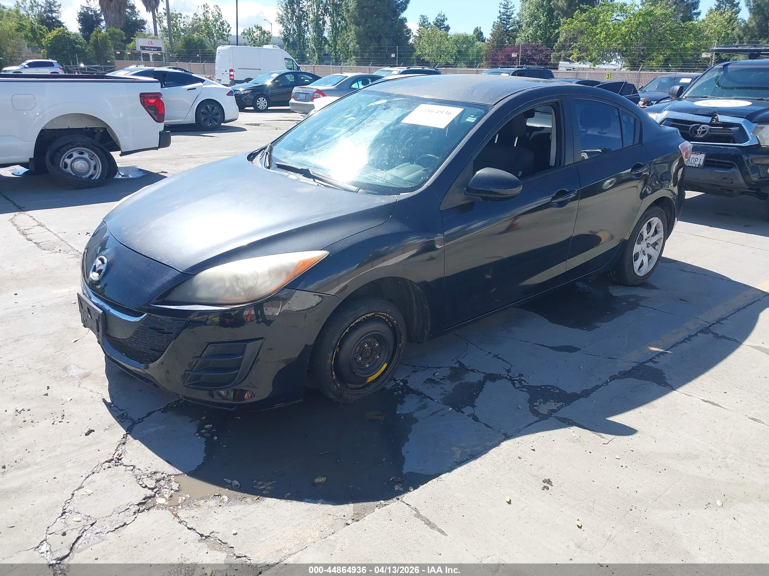 MAZDA MAZDA3 image 2