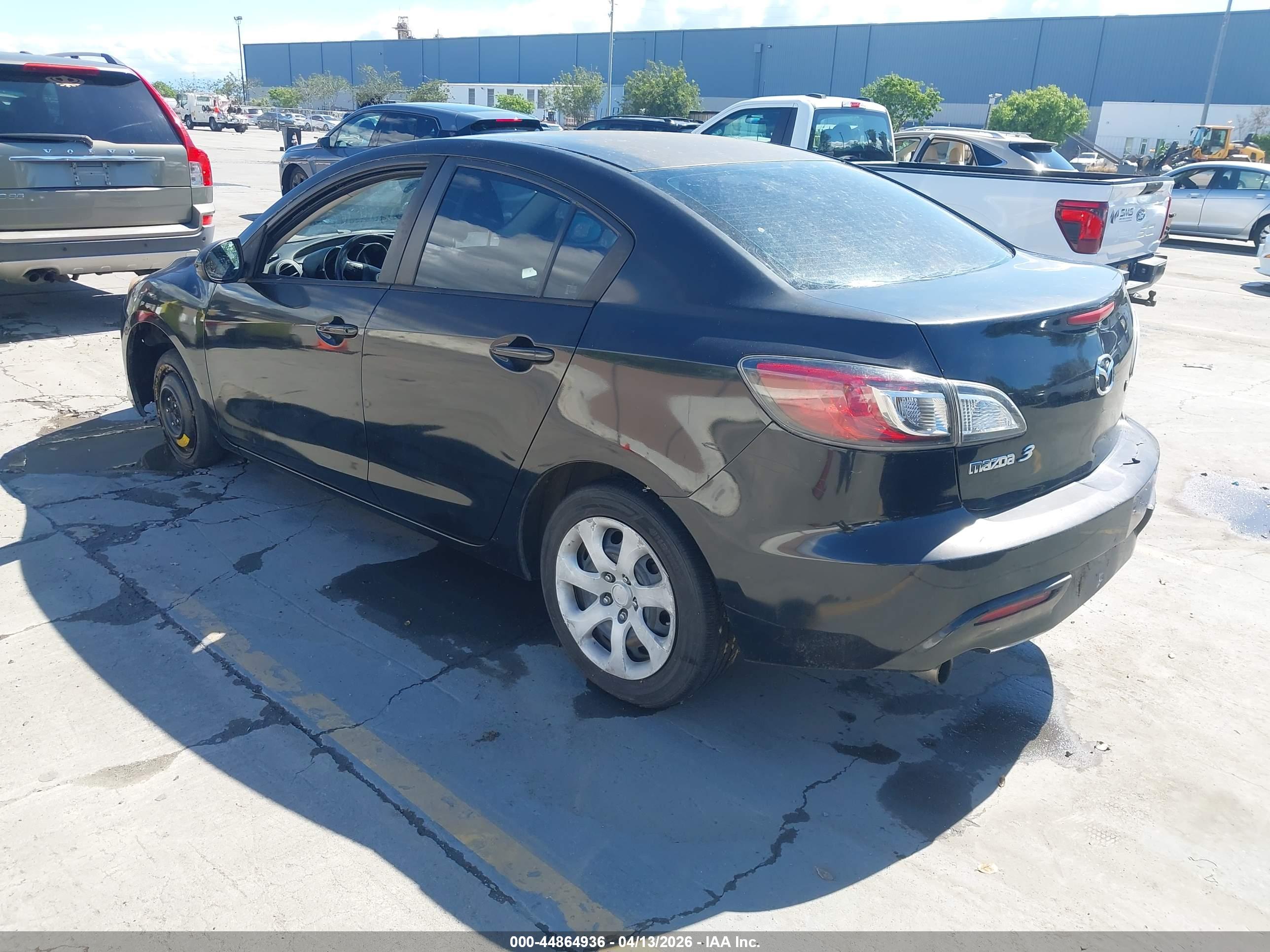MAZDA MAZDA3 image 3