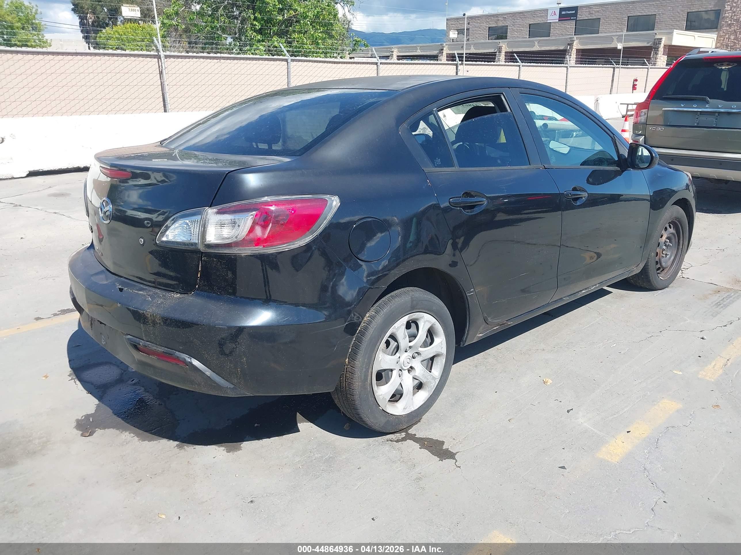 MAZDA MAZDA3 image 4