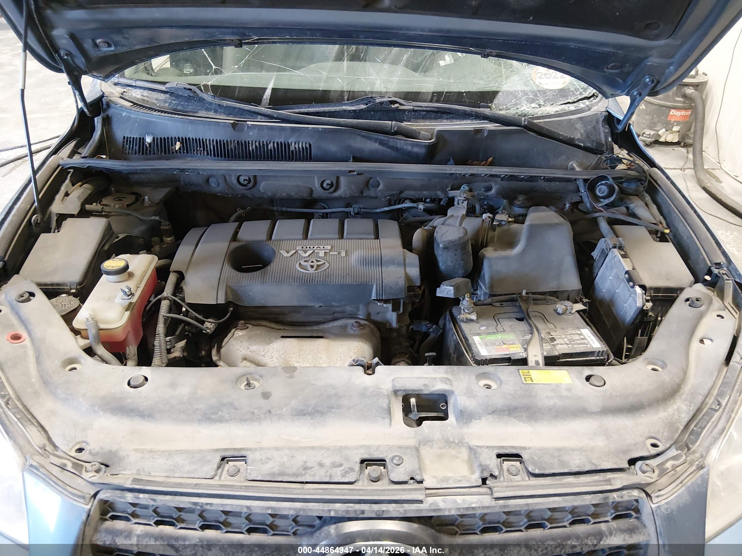 TOYOTA RAV4 image 10