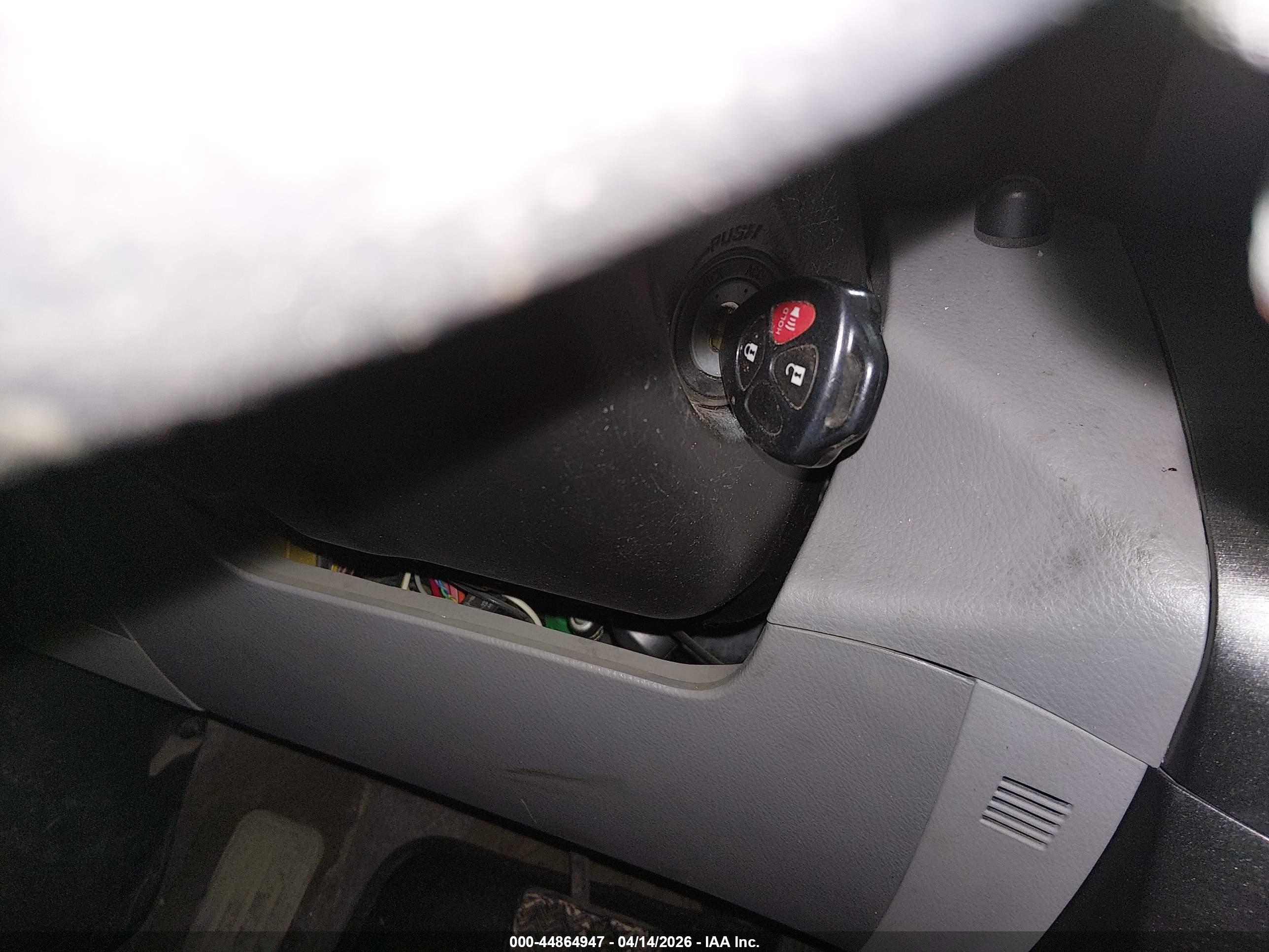 TOYOTA RAV4 image 11