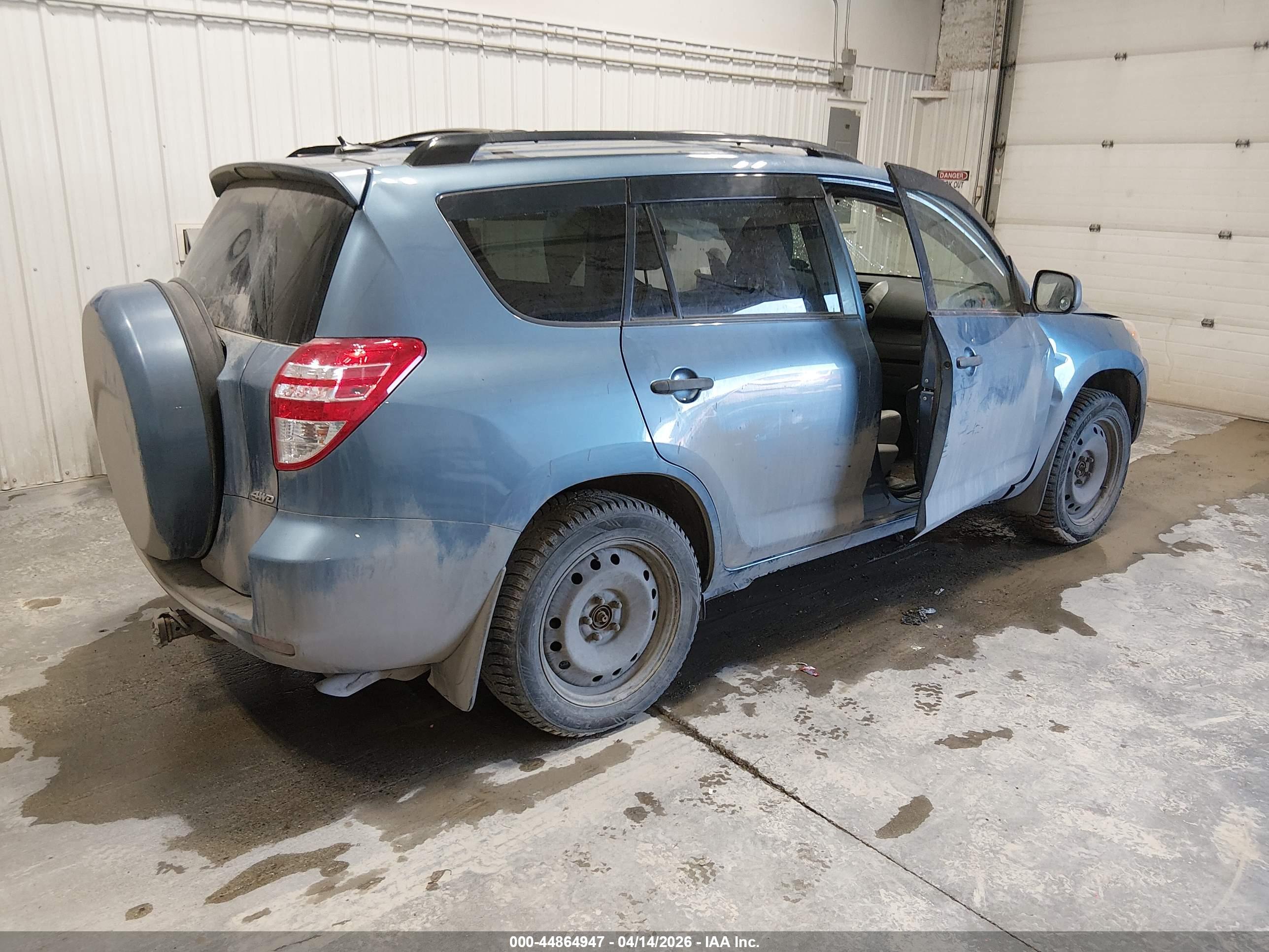 TOYOTA RAV4 image 4
