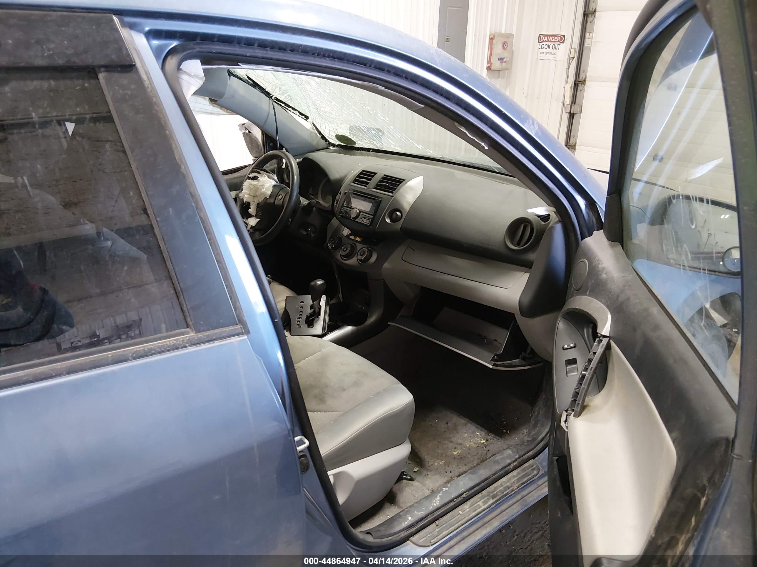 TOYOTA RAV4 image 5