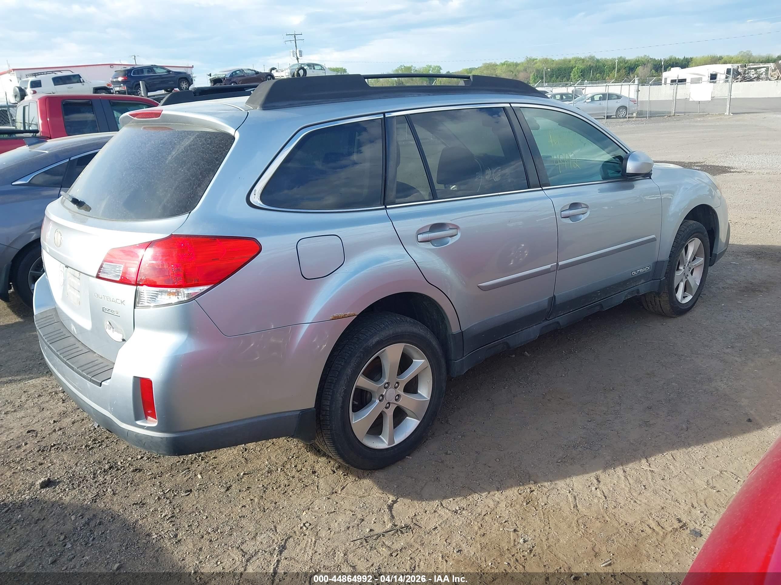 SUBARU OUTBACK image 4