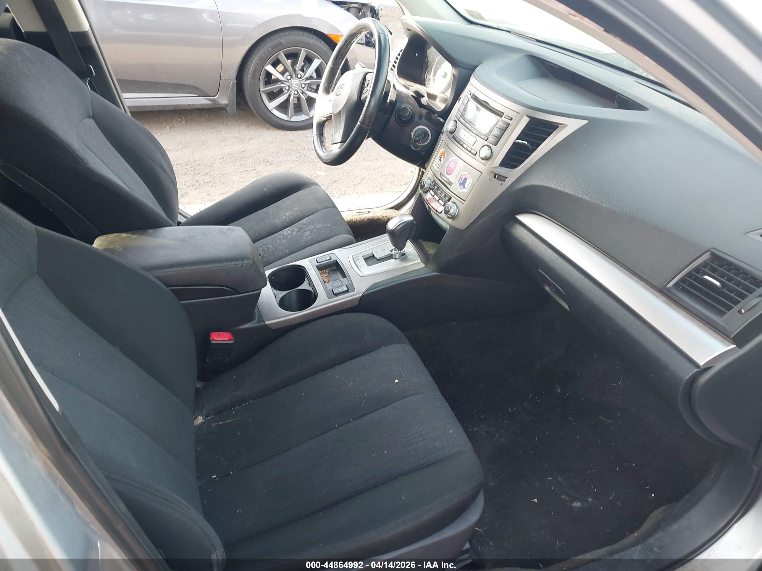 SUBARU OUTBACK image 5